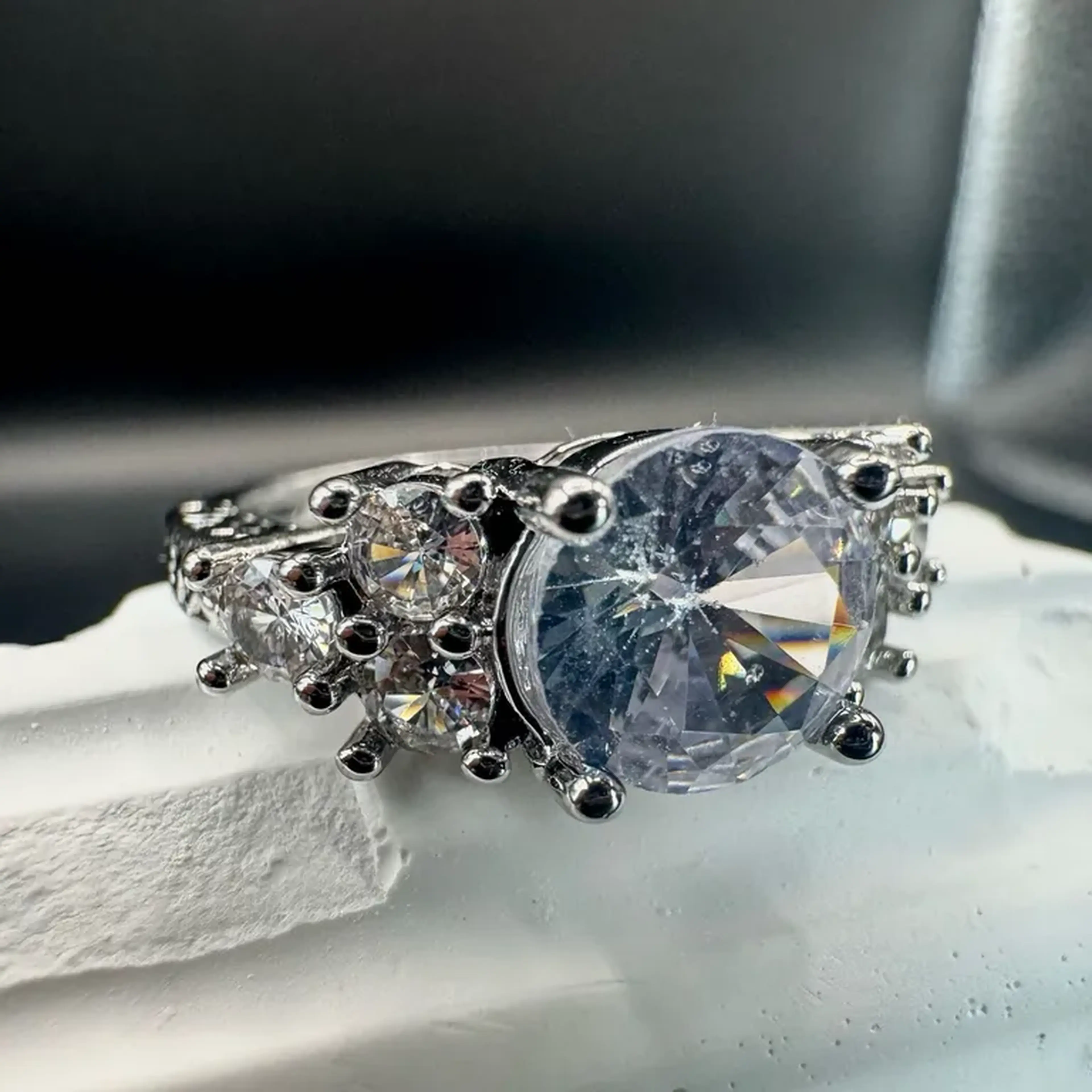 Anel Classic Celest Luxo | Zircónia Redondas imagem