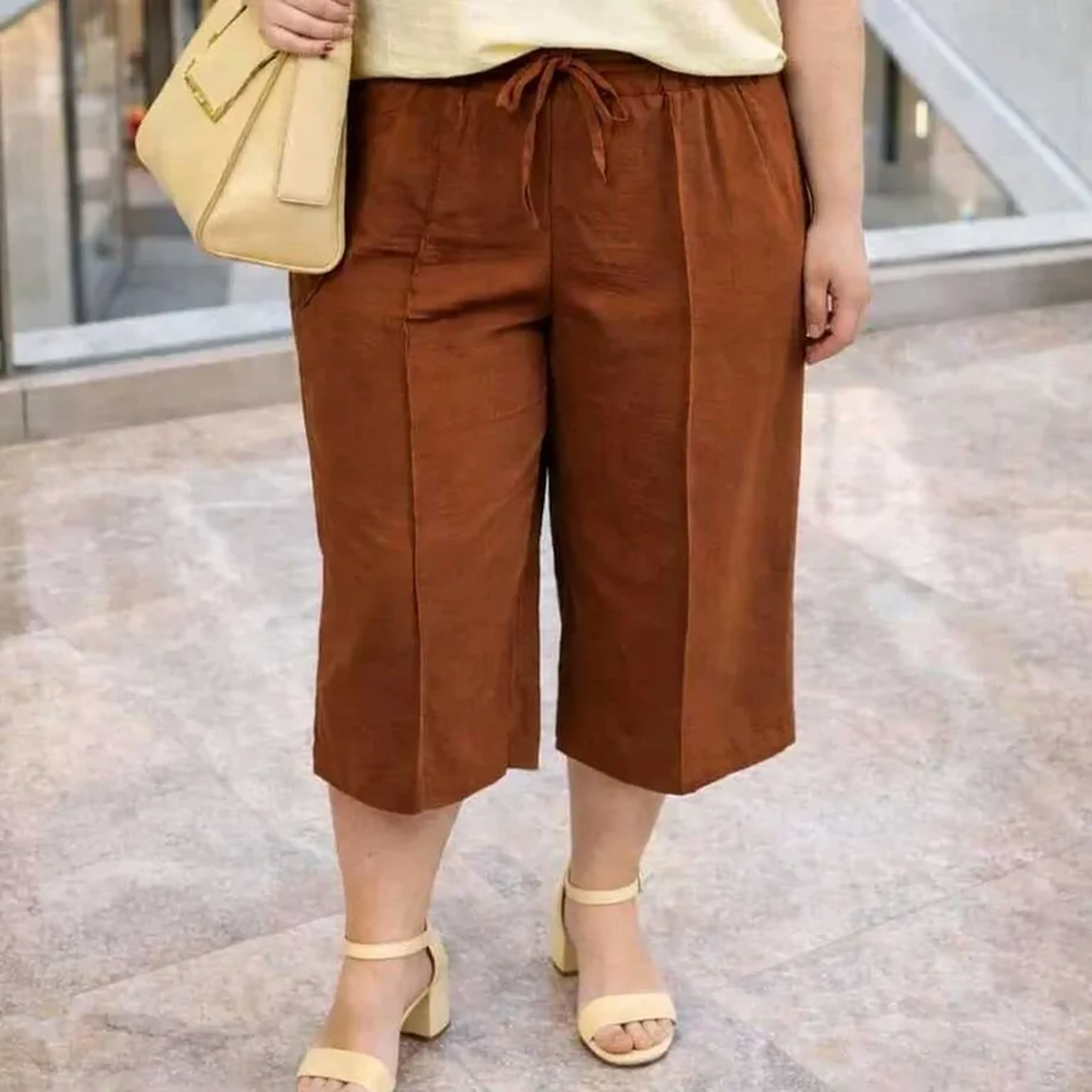 CALÇA PANTACOURT MARROM EM CREPE imagem