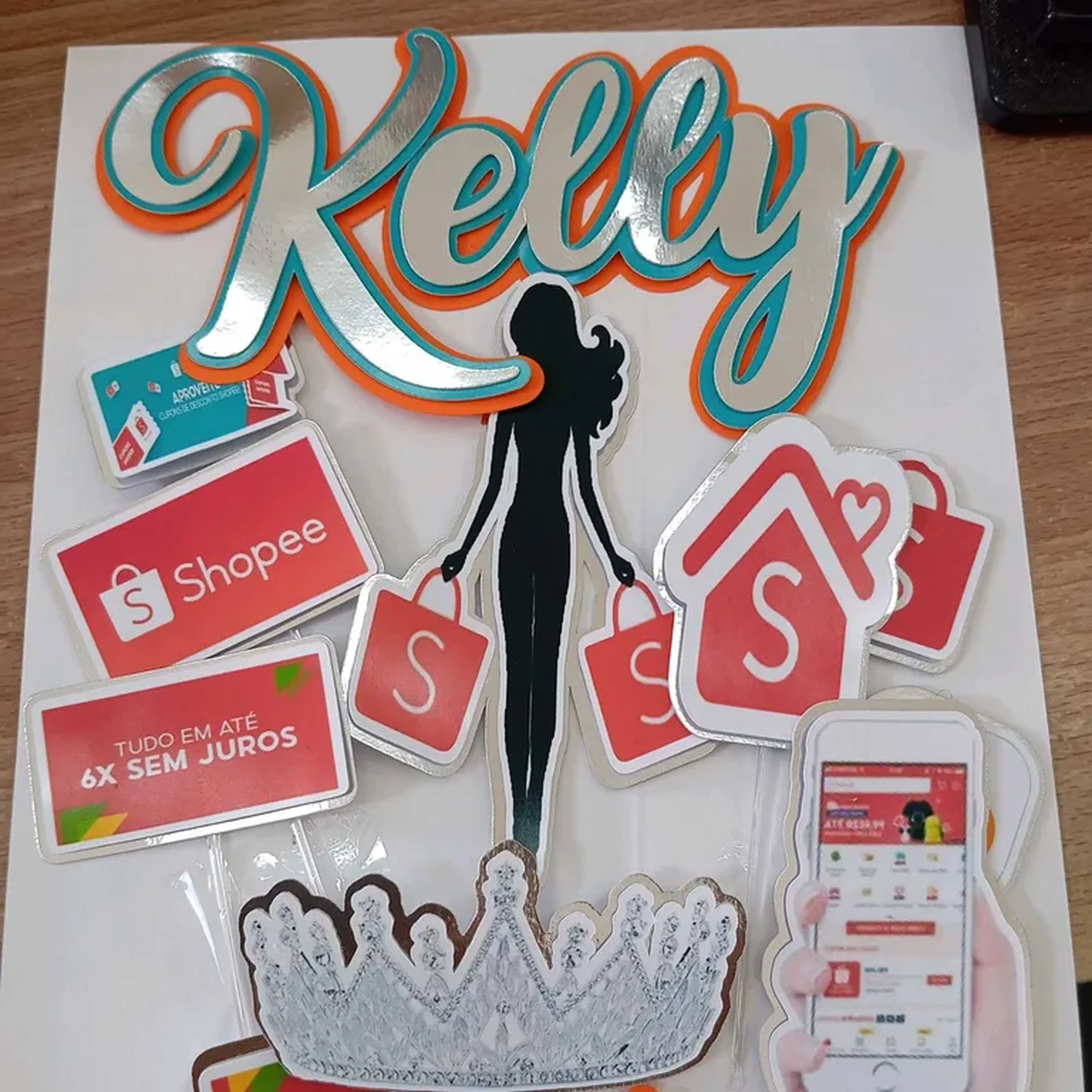 topo de bolo em camadas laminado rainha da shopeee imagem