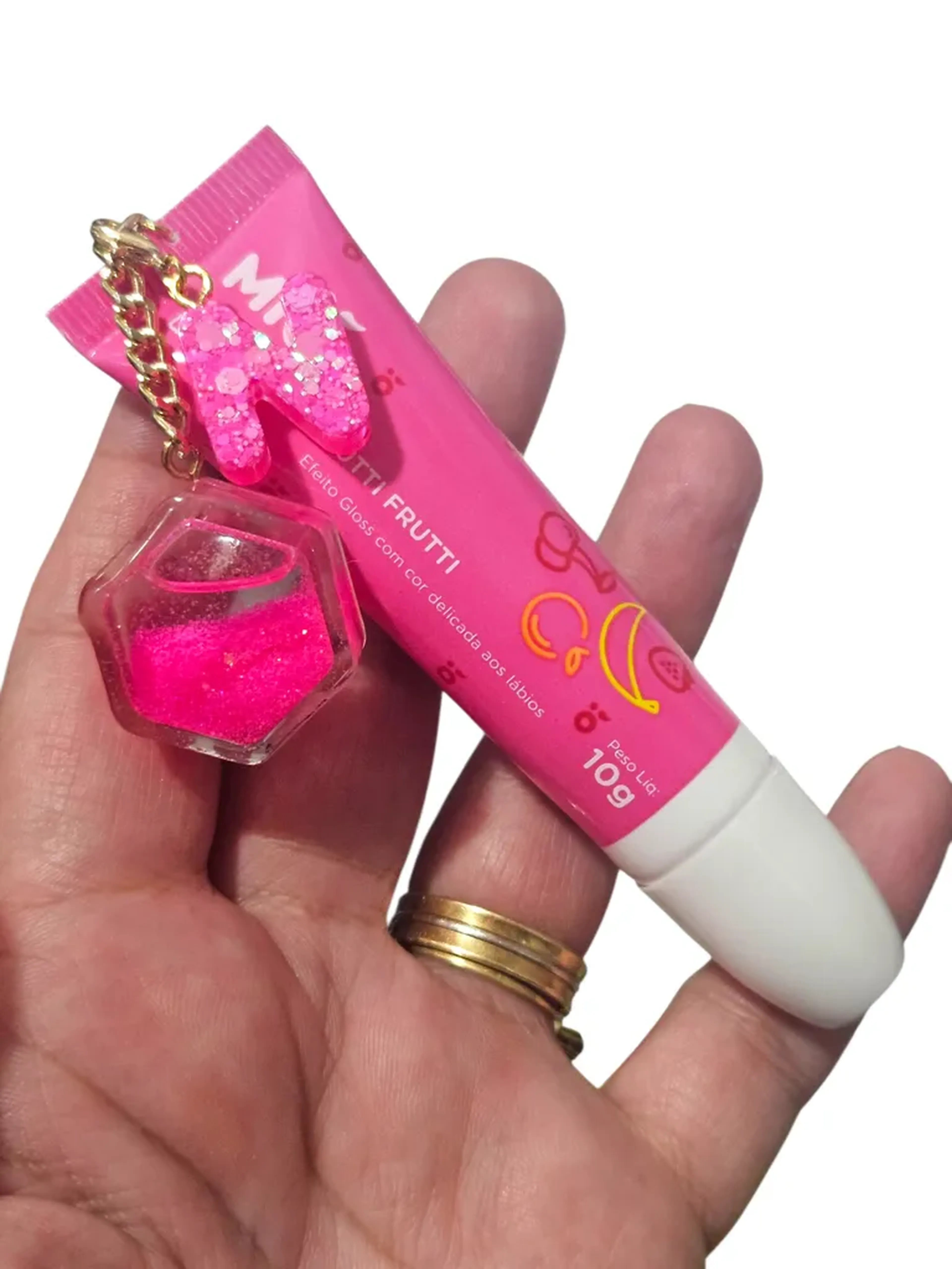 Chaveiro com hidratante labial e pingente shaker com letra inici imagem