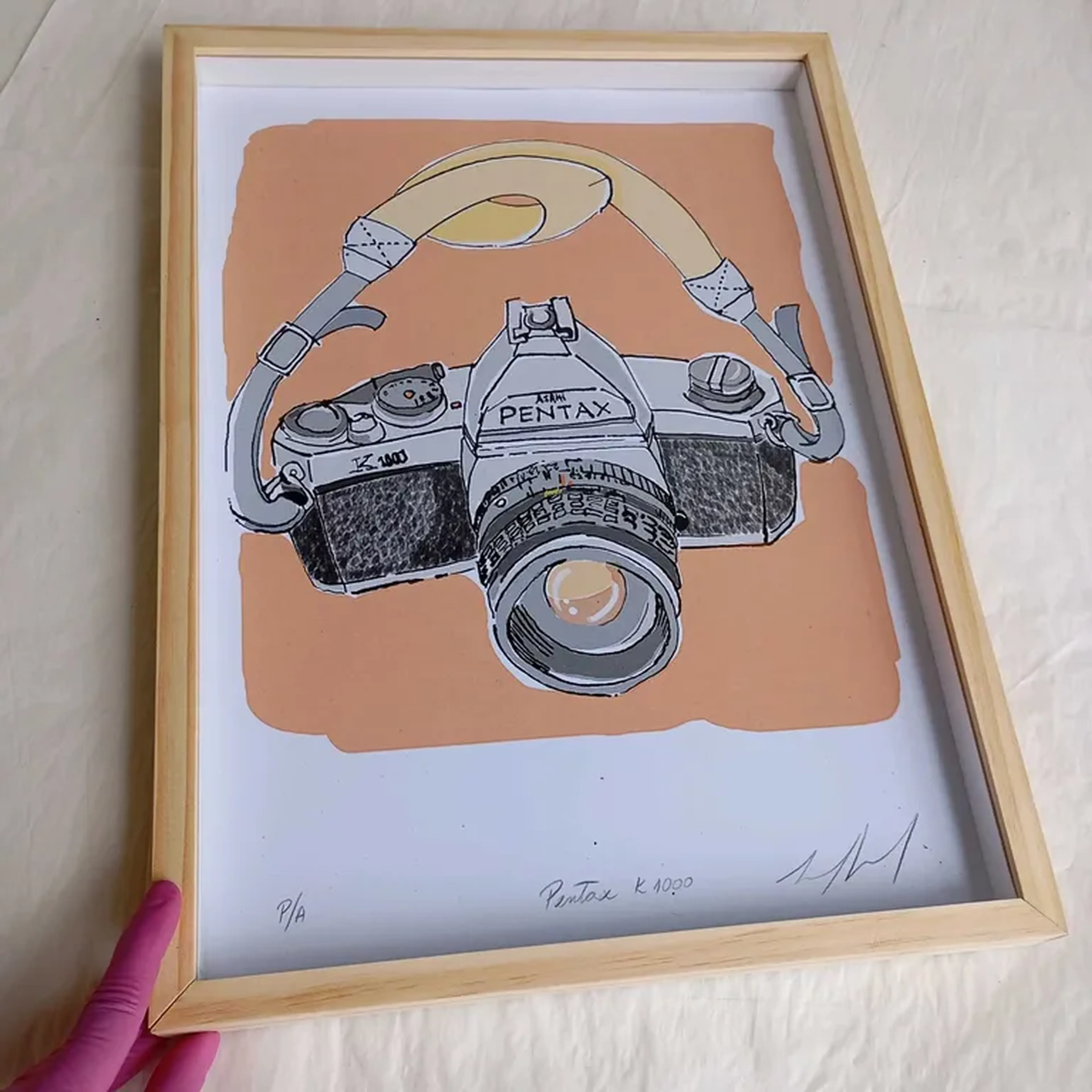 We Love Cameras - Pentax K1000 - 30x42 cm moldura alta imagem
