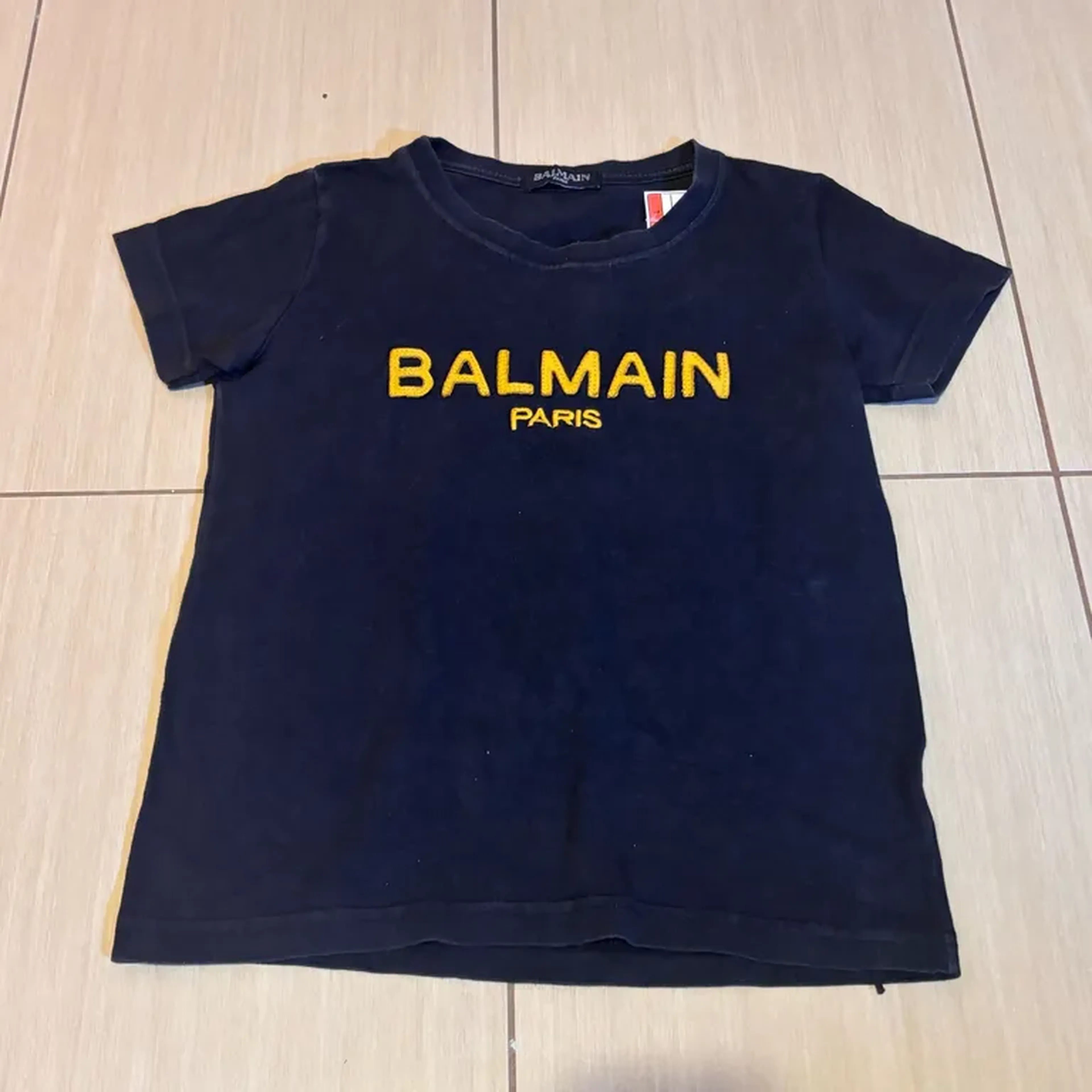 baby tee balmain imagem