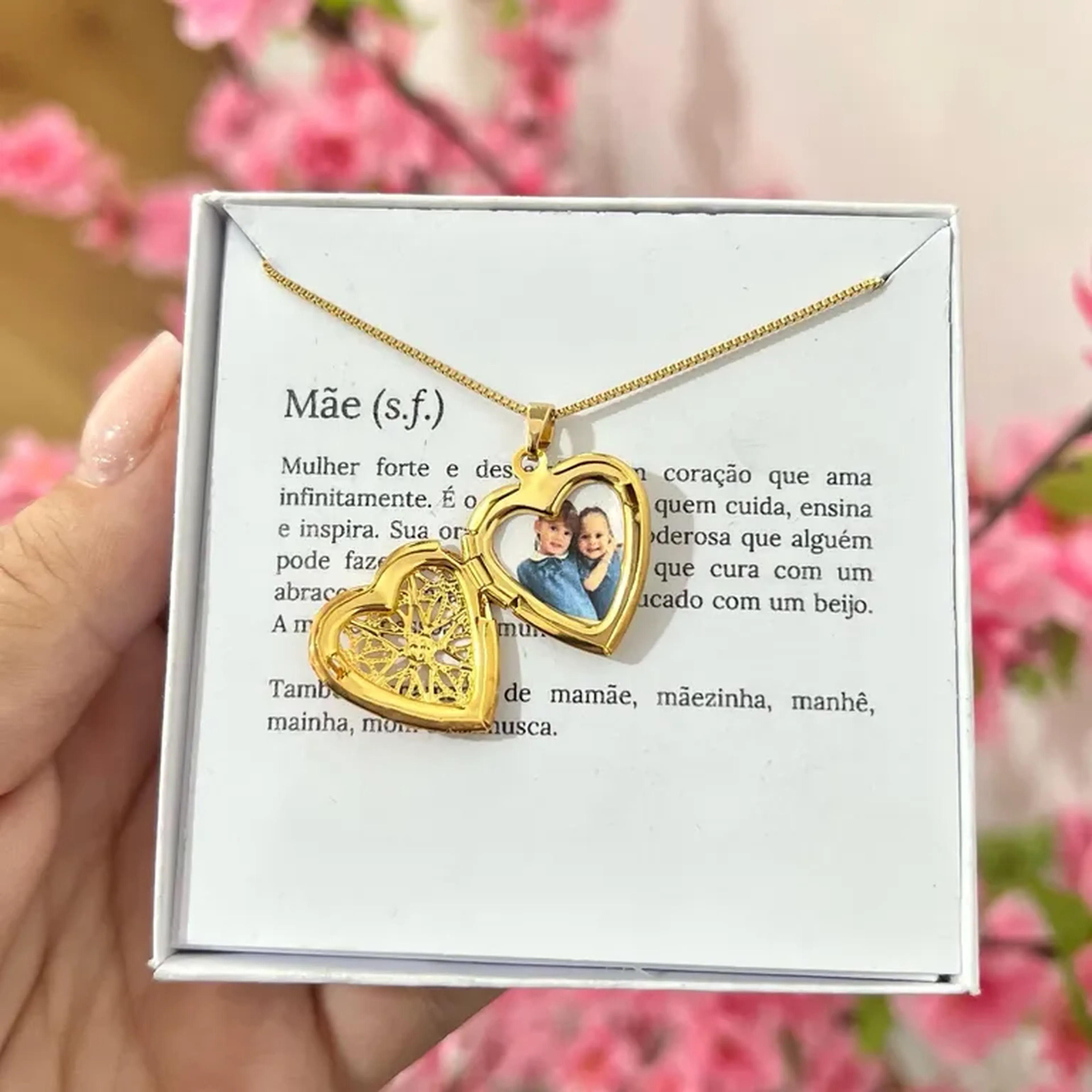 COLAR RELICÁRIO RENDINHA CORAÇÃO DOURADO TAM G imagem