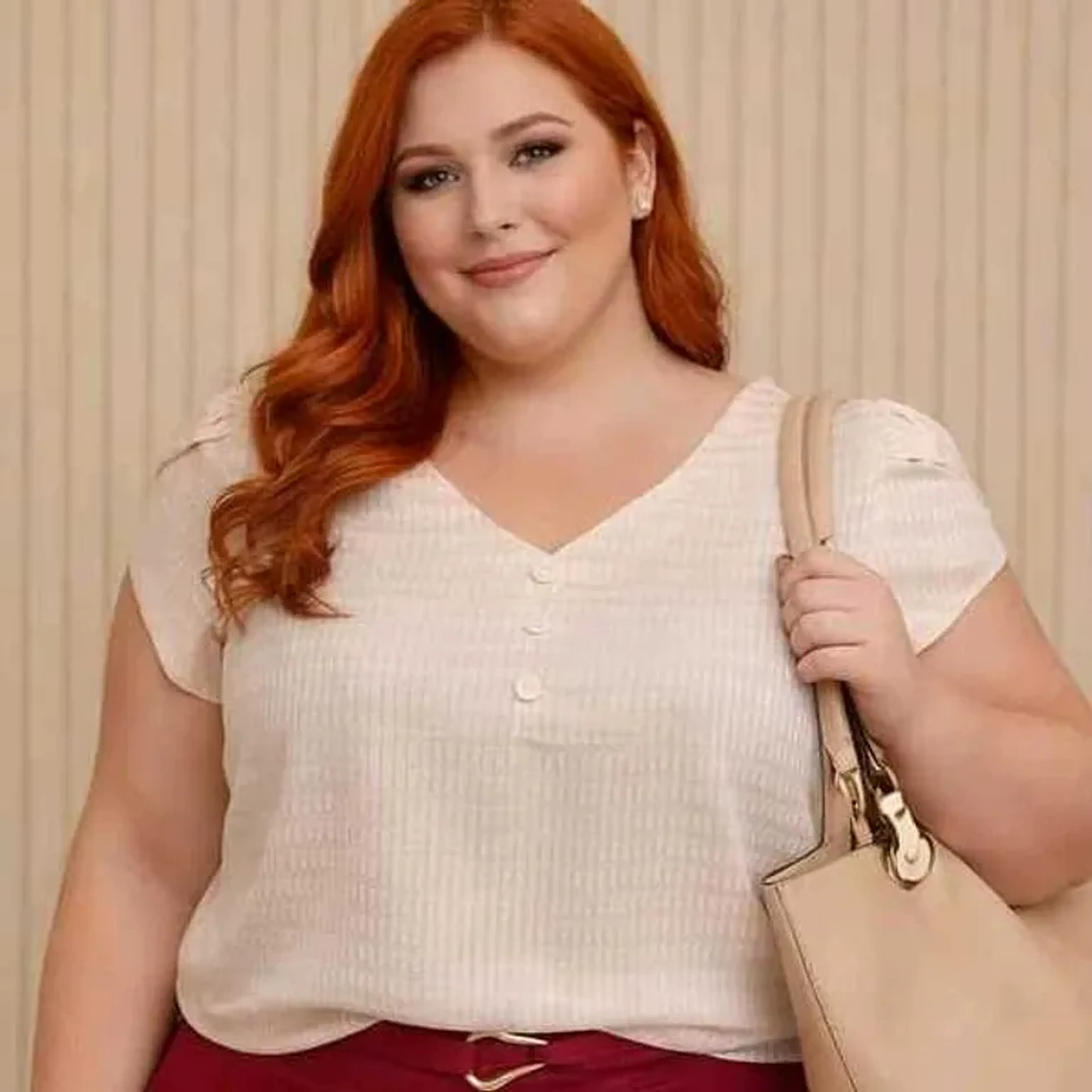 BLUSA BRISA EM CREPE TEXTURIZADO BEGE imagem