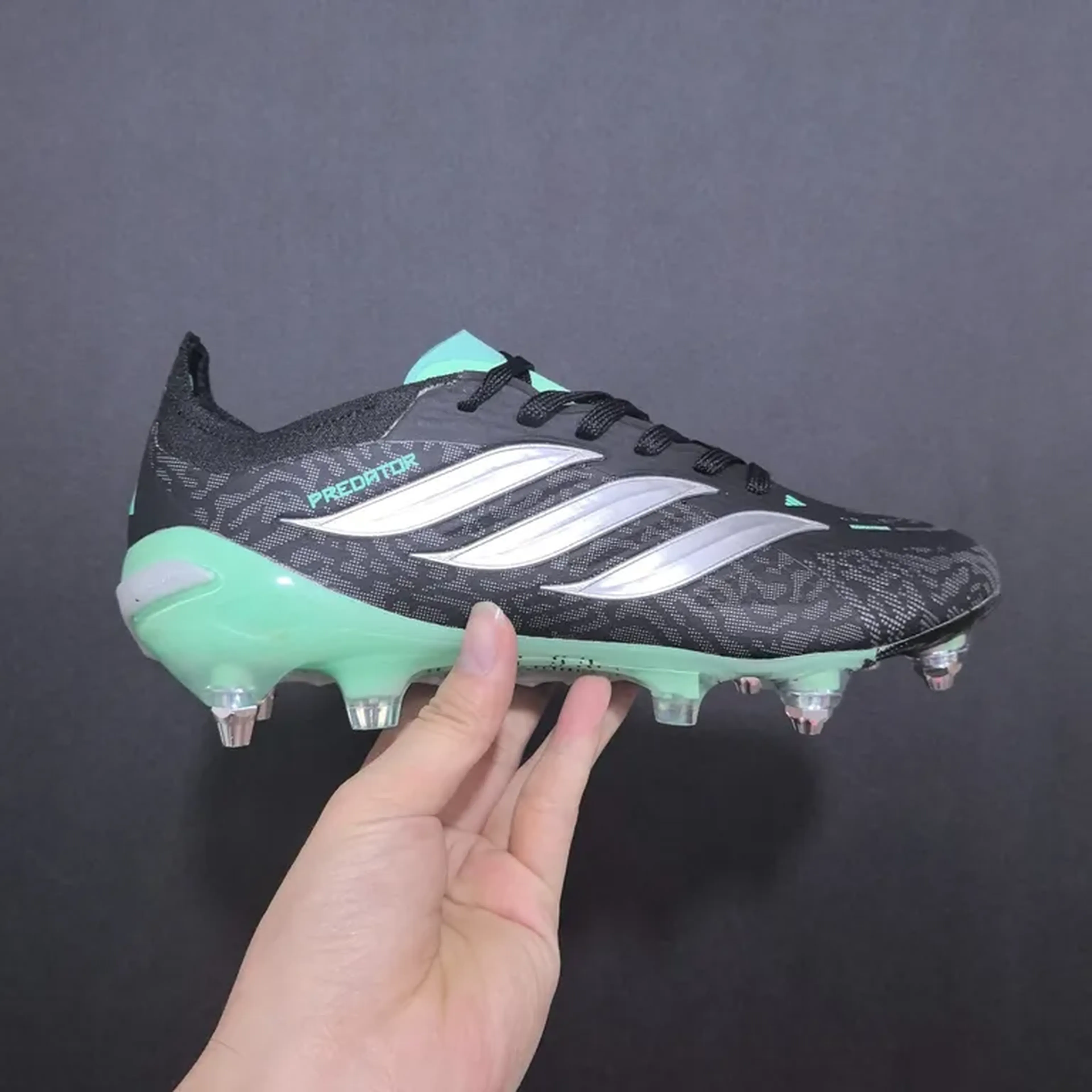 Chuteira Trava Mista Adidas imagem