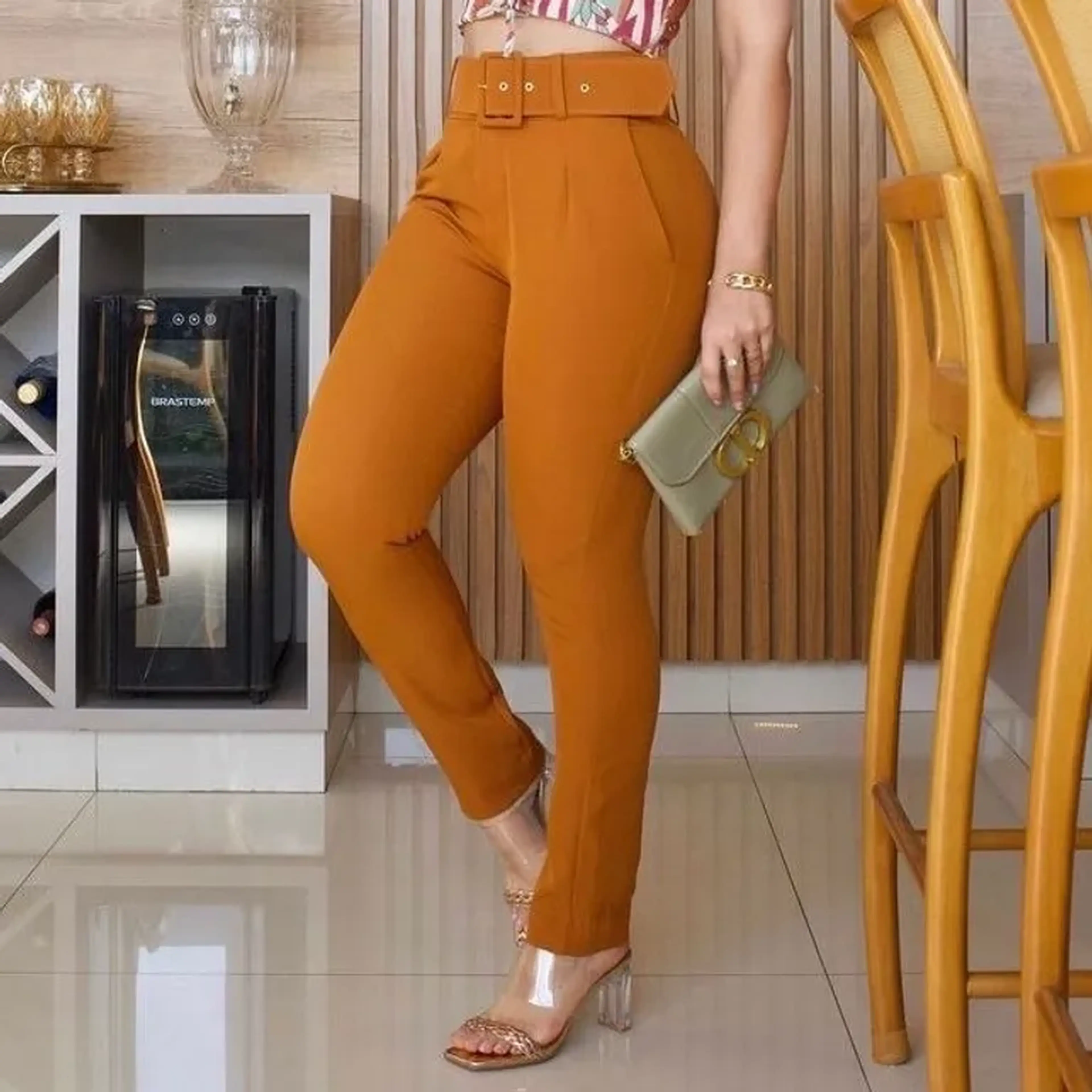 Calça Alfaiataria com cinto imagem