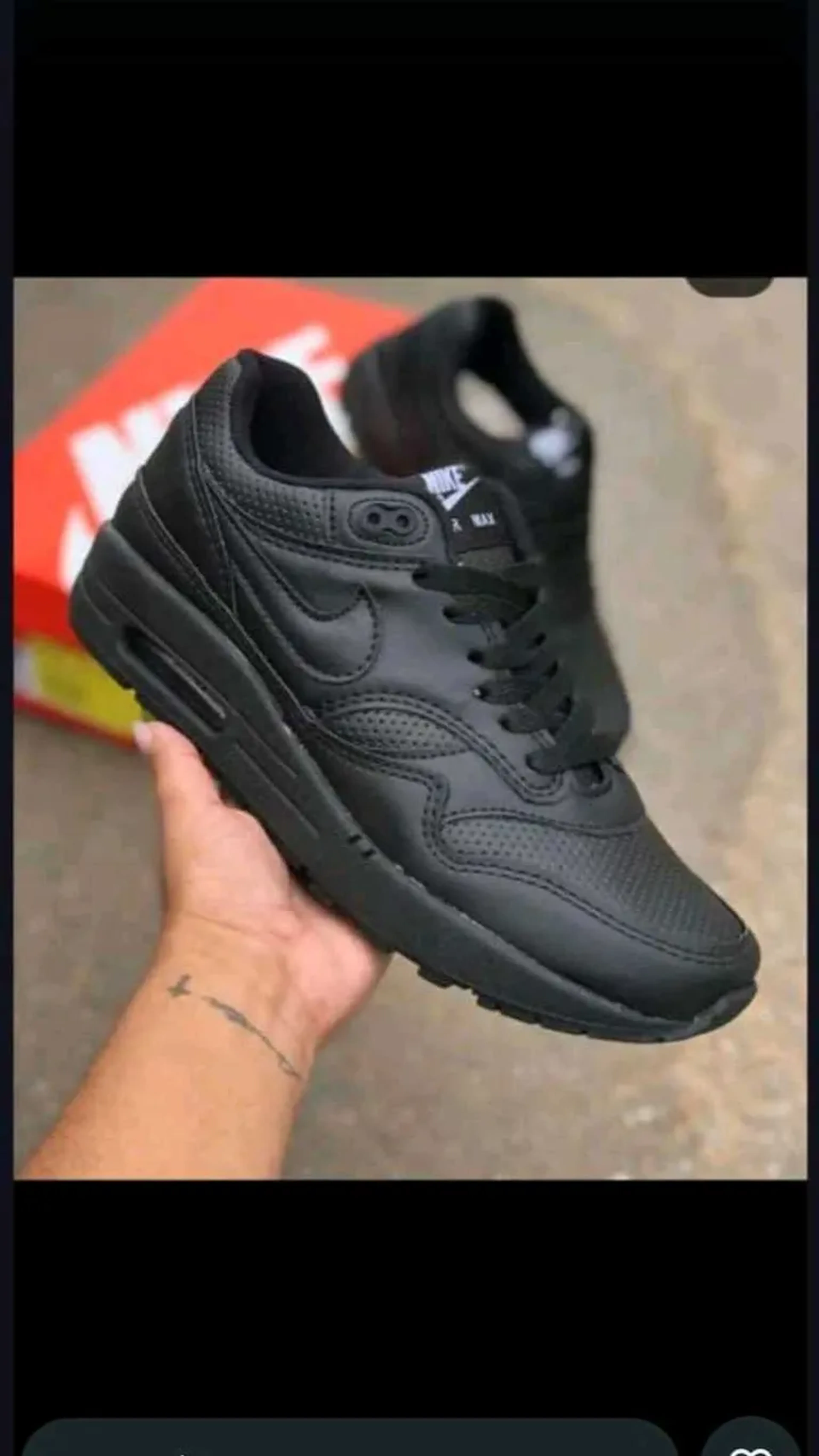 Tênis Preto imagem