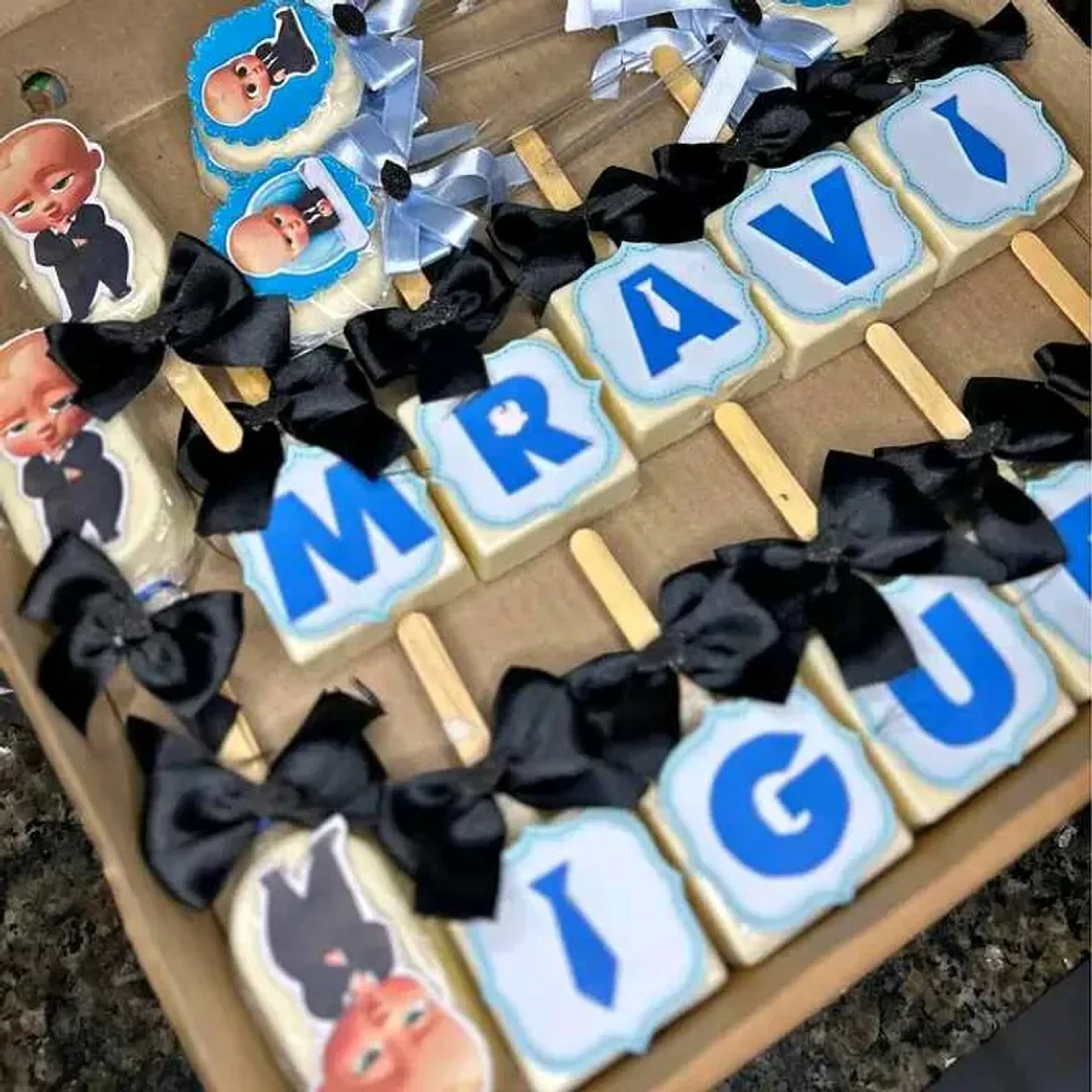 Bolo no palito personalizados imagem