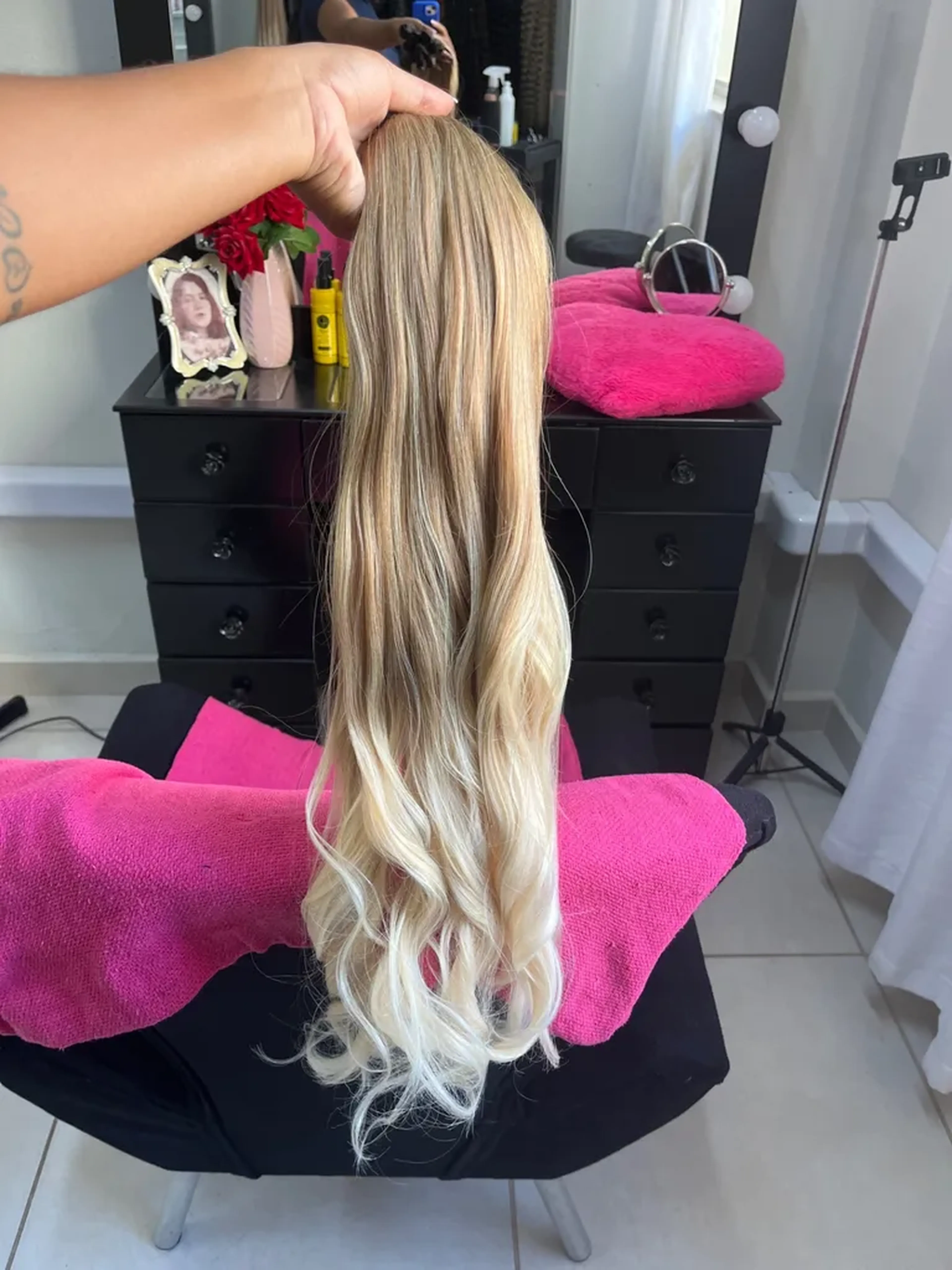 Leve ondas loiro raiz esfumada 75cm - 300gramas fibra humanizada imagem