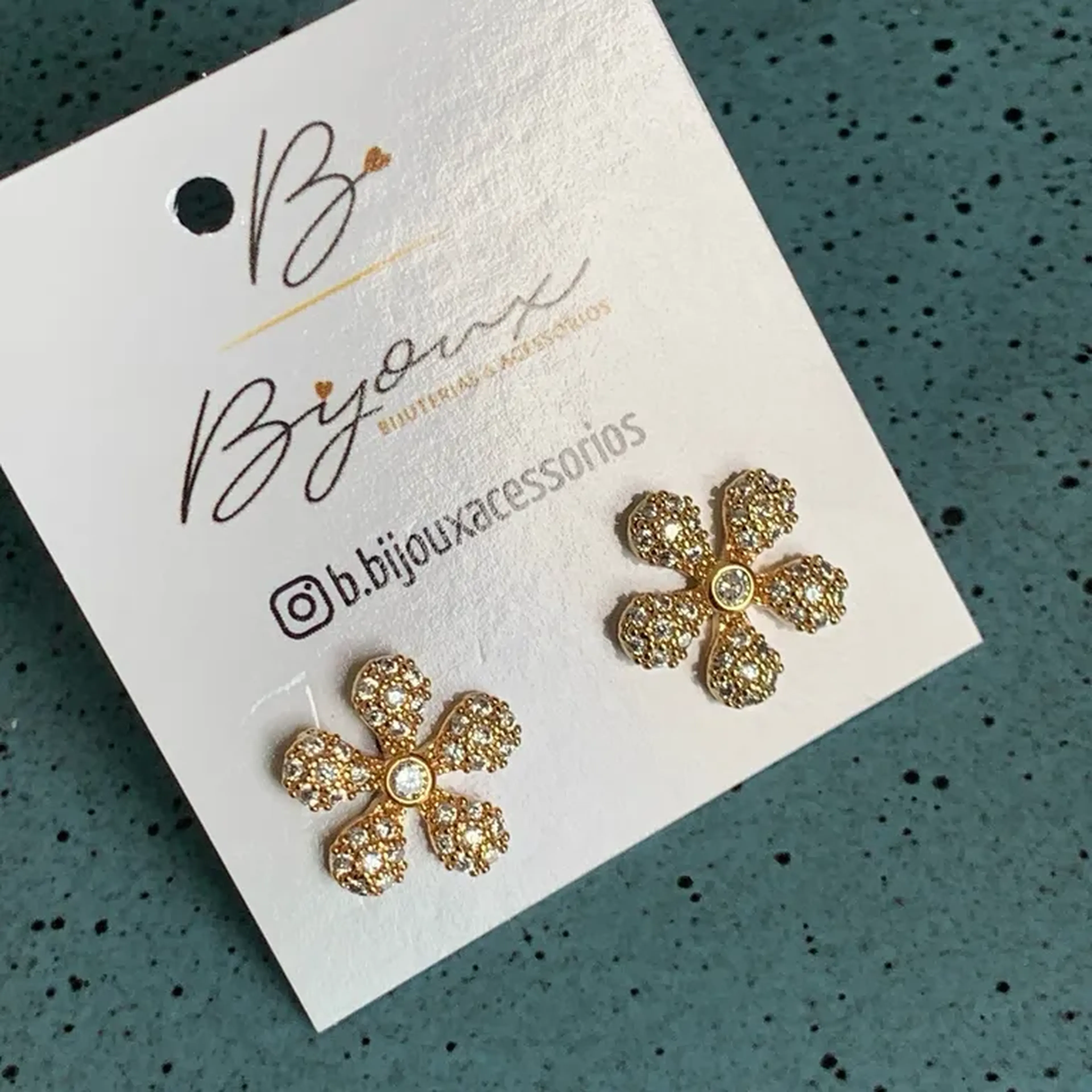 BRINCO FLOR COM ZIRCÔNIA imagem