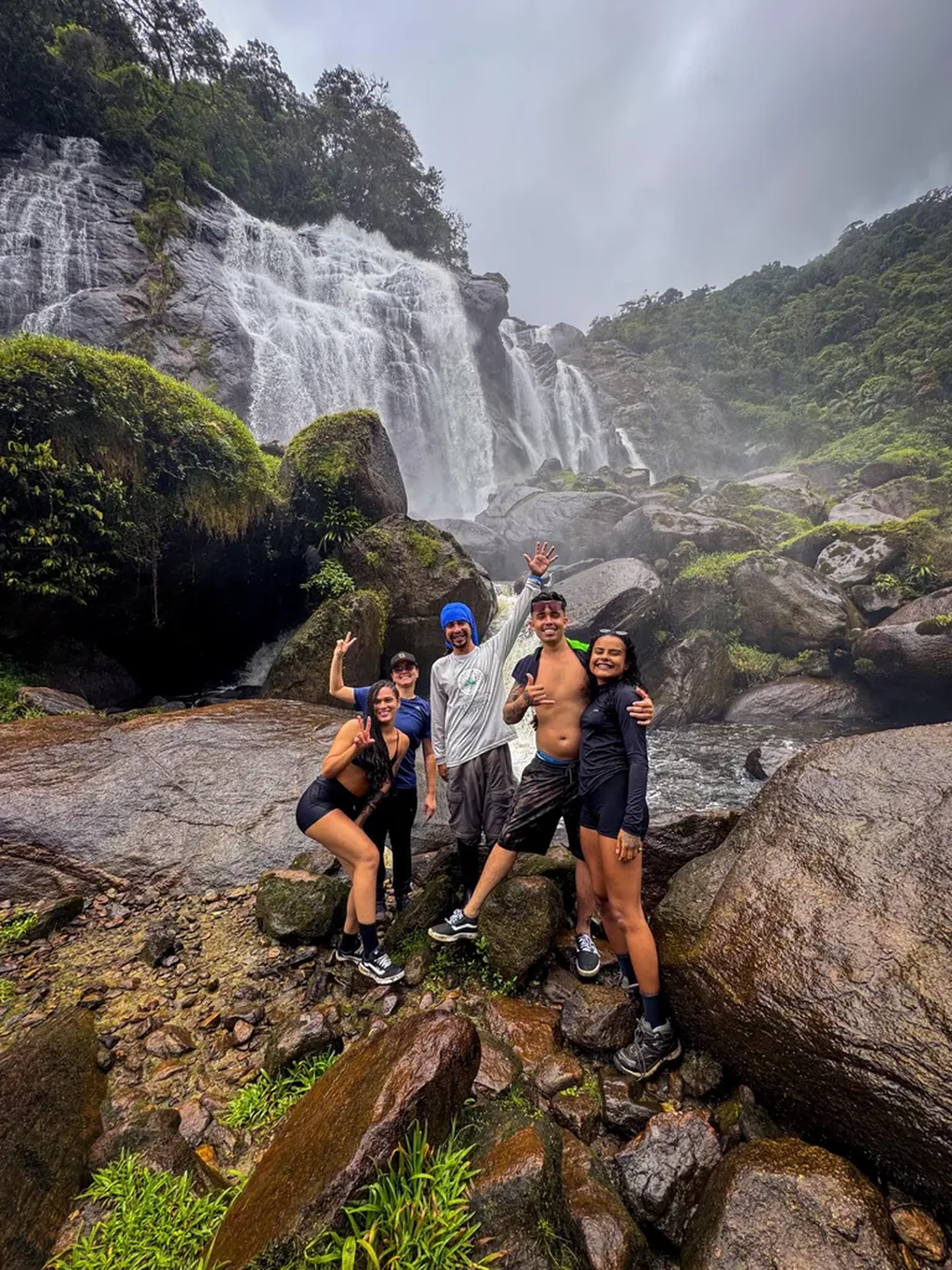 (21-12) Cachoeira do Elefante em Bertioga imagem