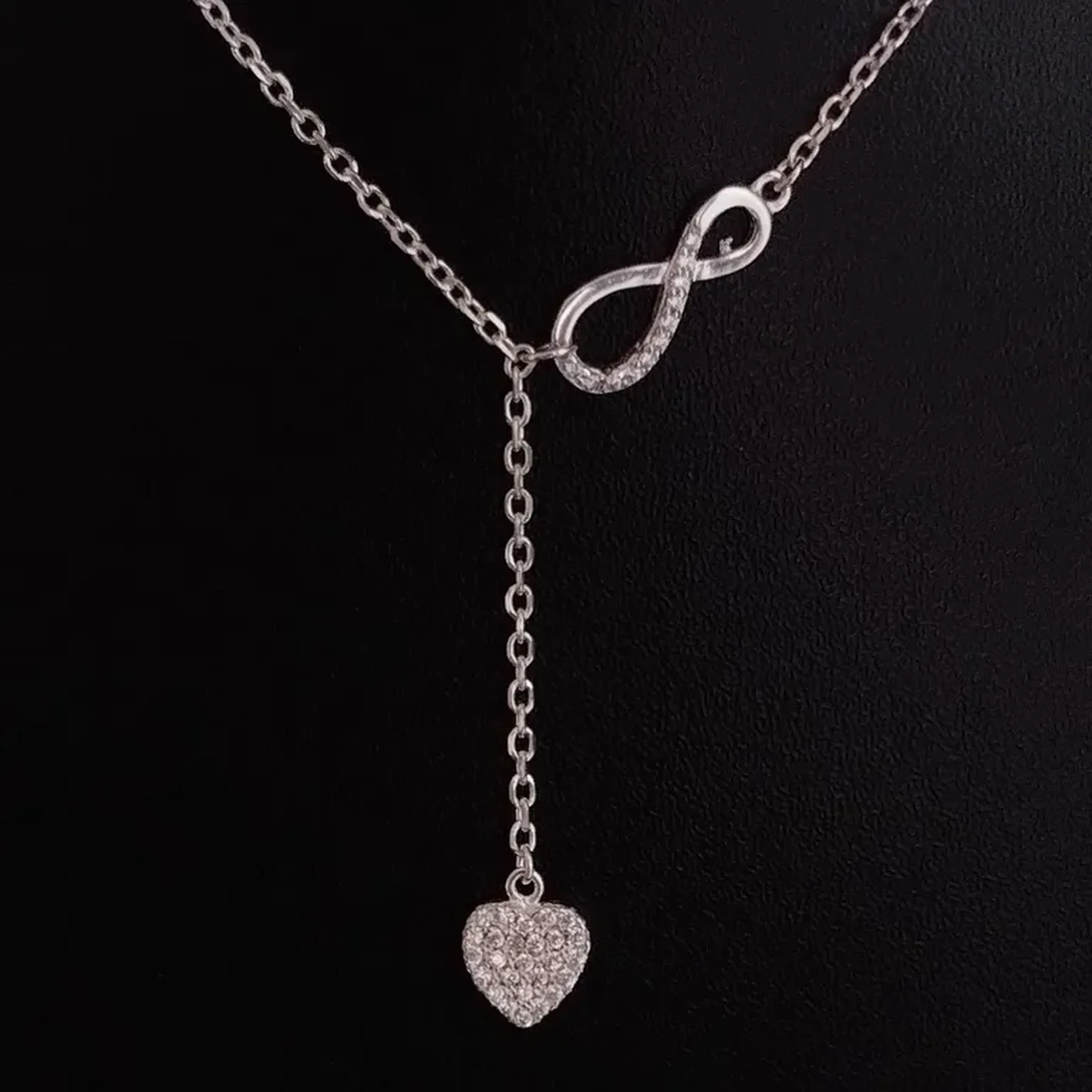 Colar, gravata com simbolo do infinito e um coração cravejado. imagem