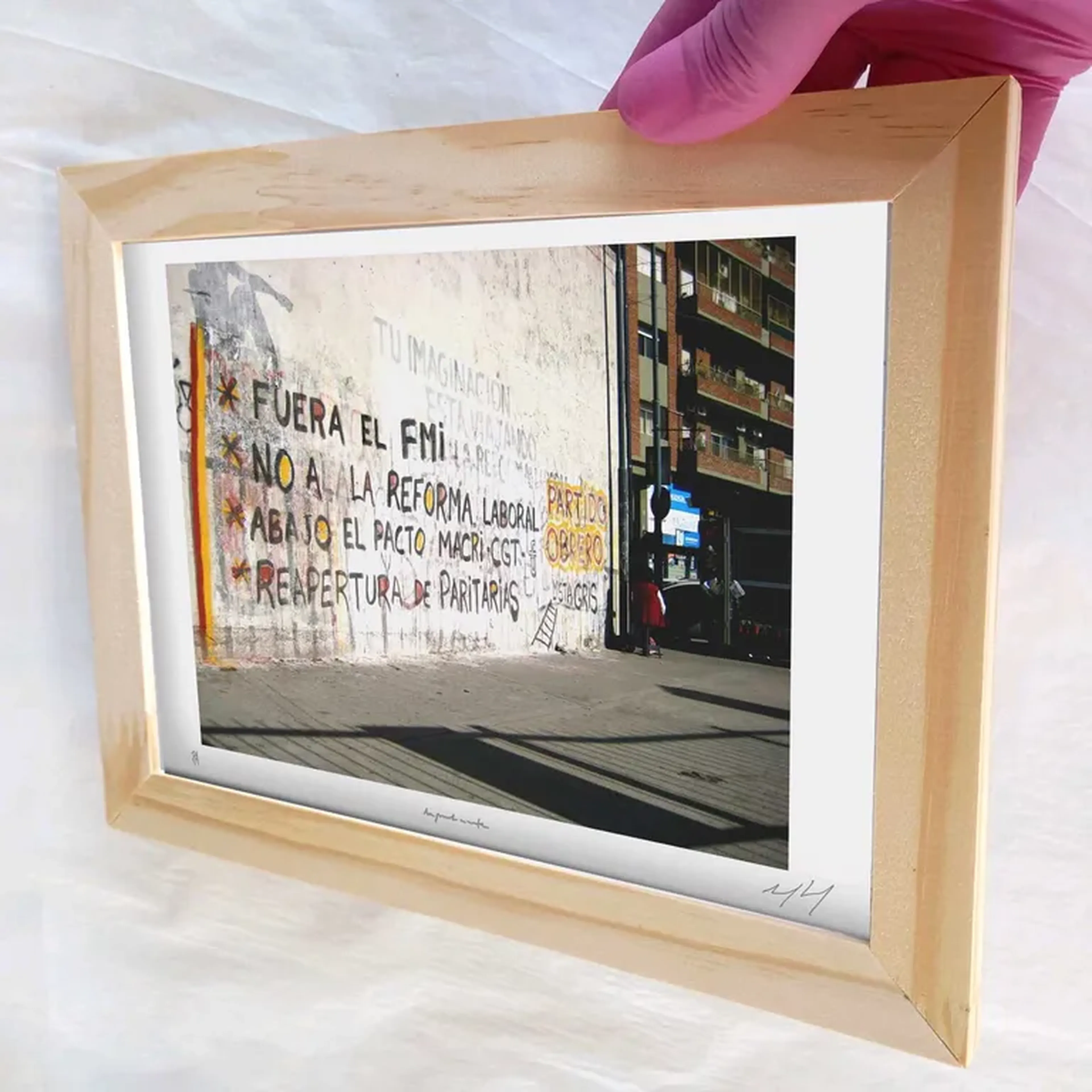 Palávoras - Fuera al FMI - 15x21 cm moldura plana imagem