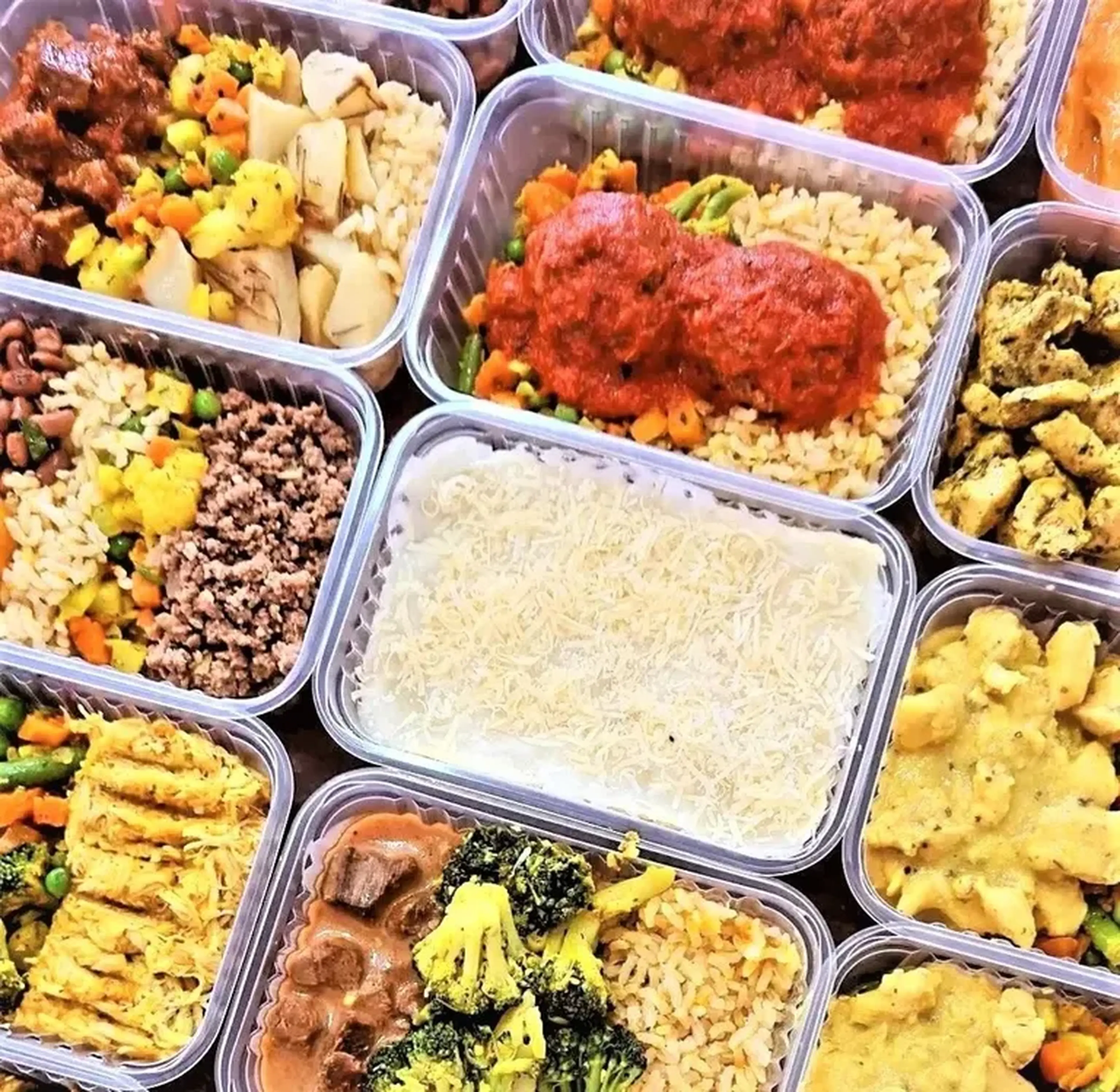 4 - Arroz, feijão, picadinho de carne com legumes imagem