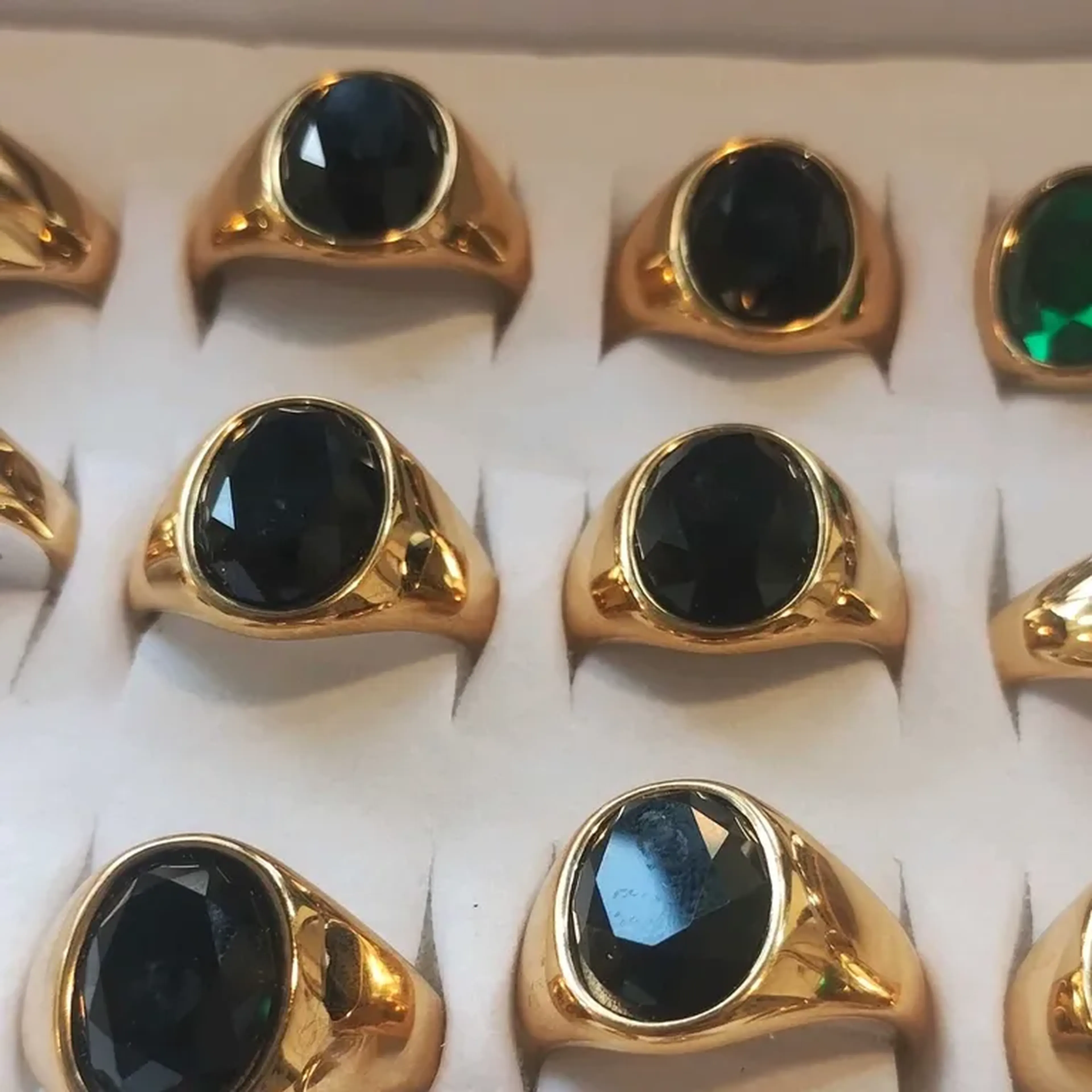 💕Anel em Aço Gold com Pedra Oval Preta 01 imagem