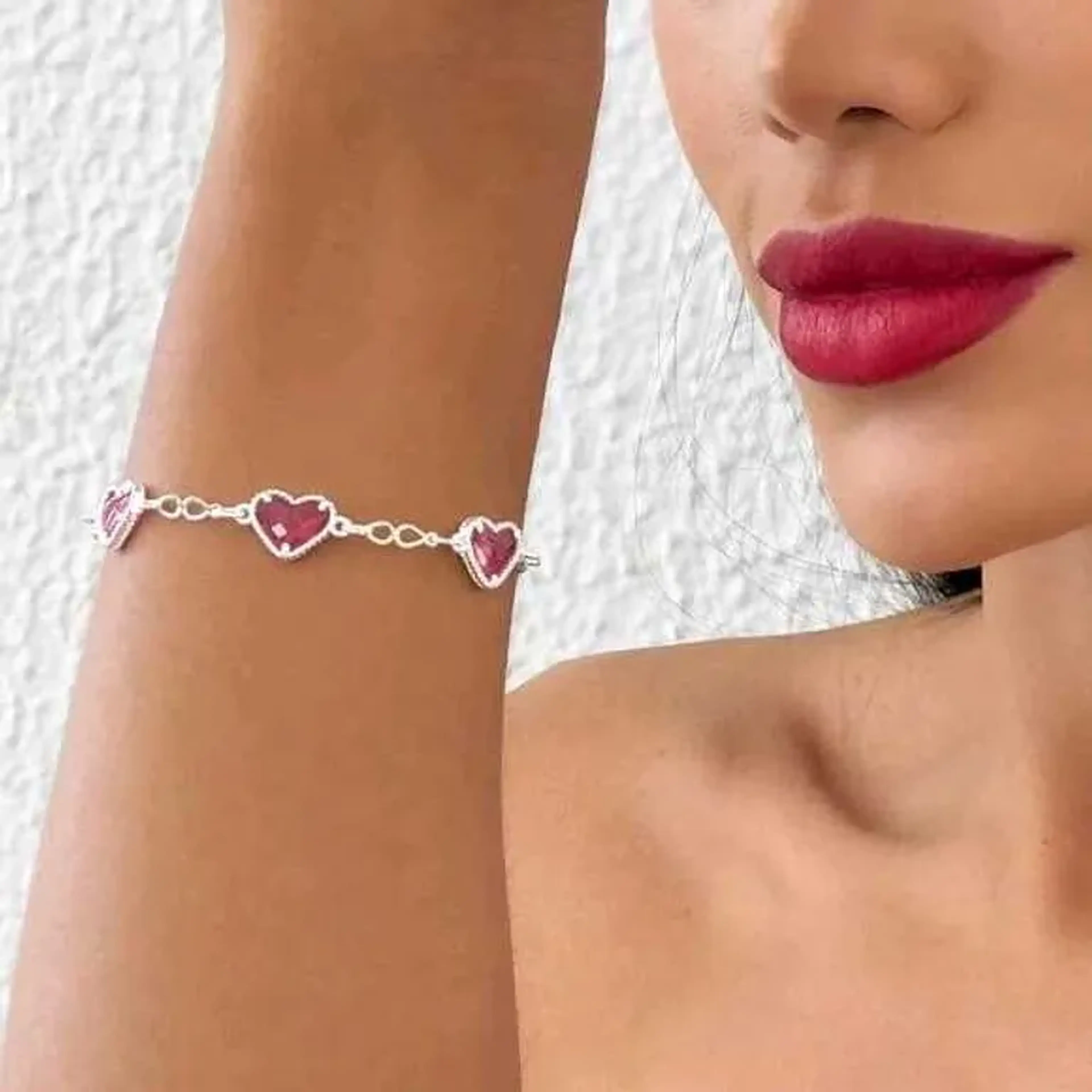 Pulseira Folheado a Ouro 18k e Prata Corrente com Corações Rosa imagem