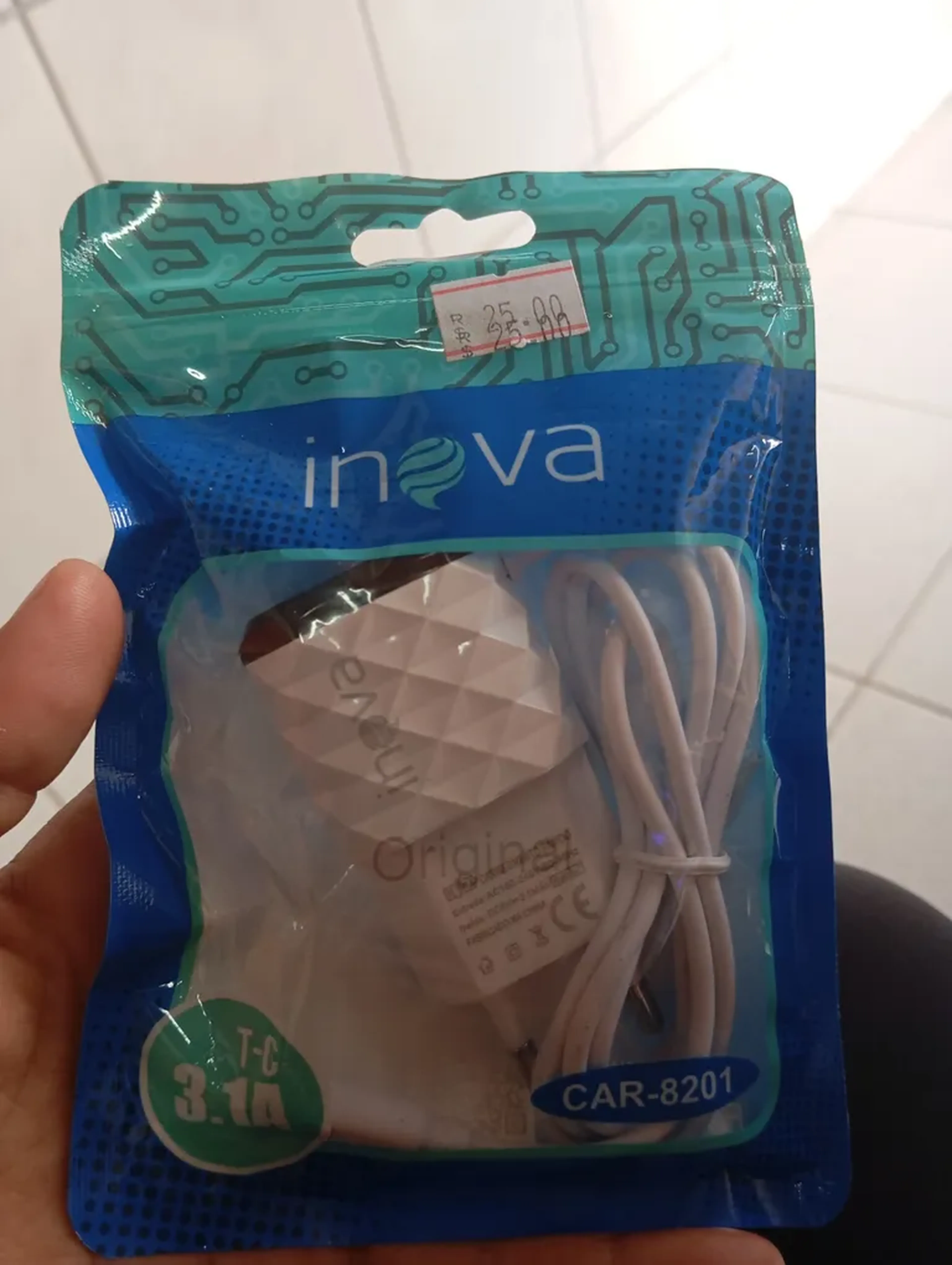 Carregador inova car 8201 imagem