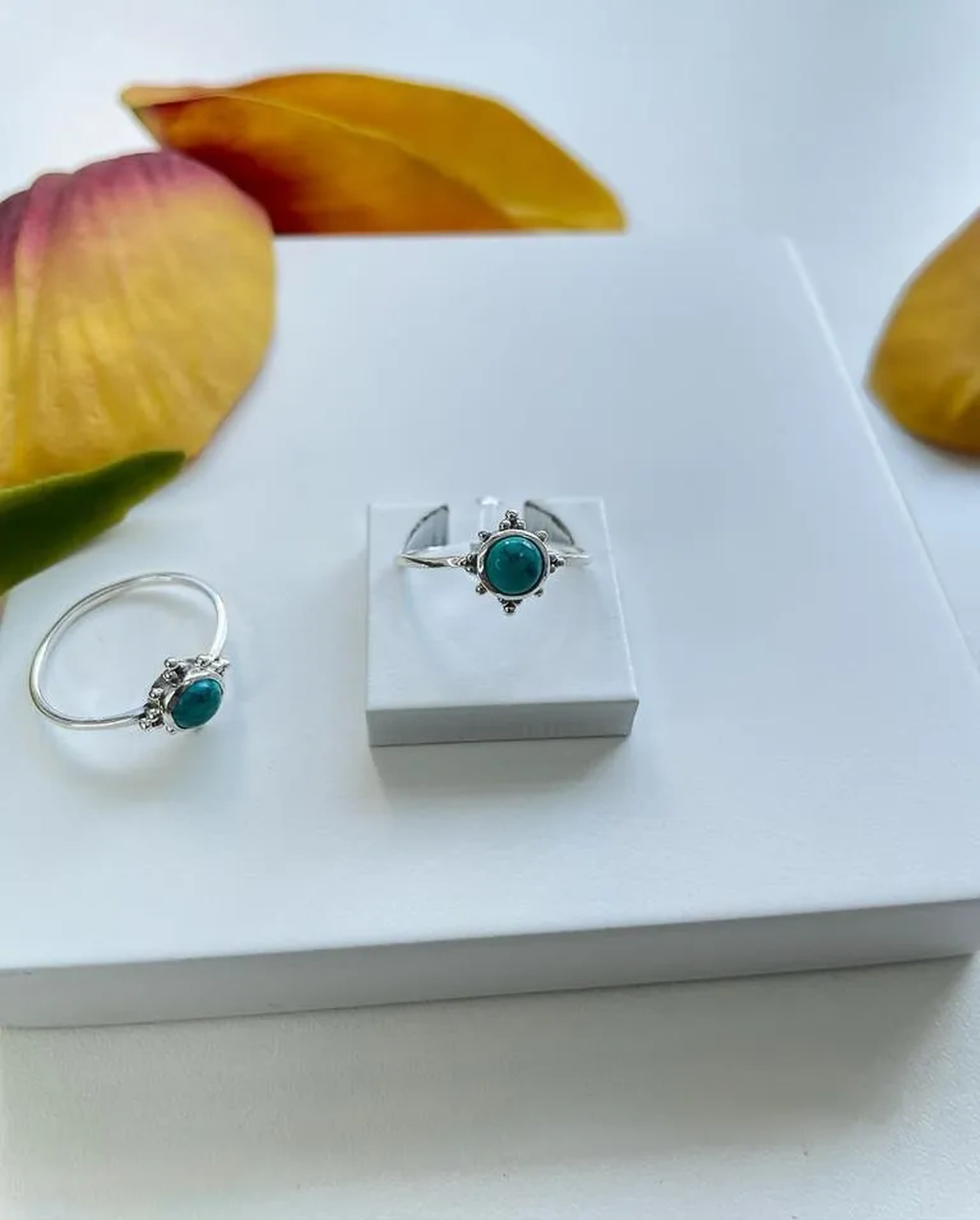 Anel de Prata 925 com Pedra Turquesa e Design Geométrico Elegant imagem