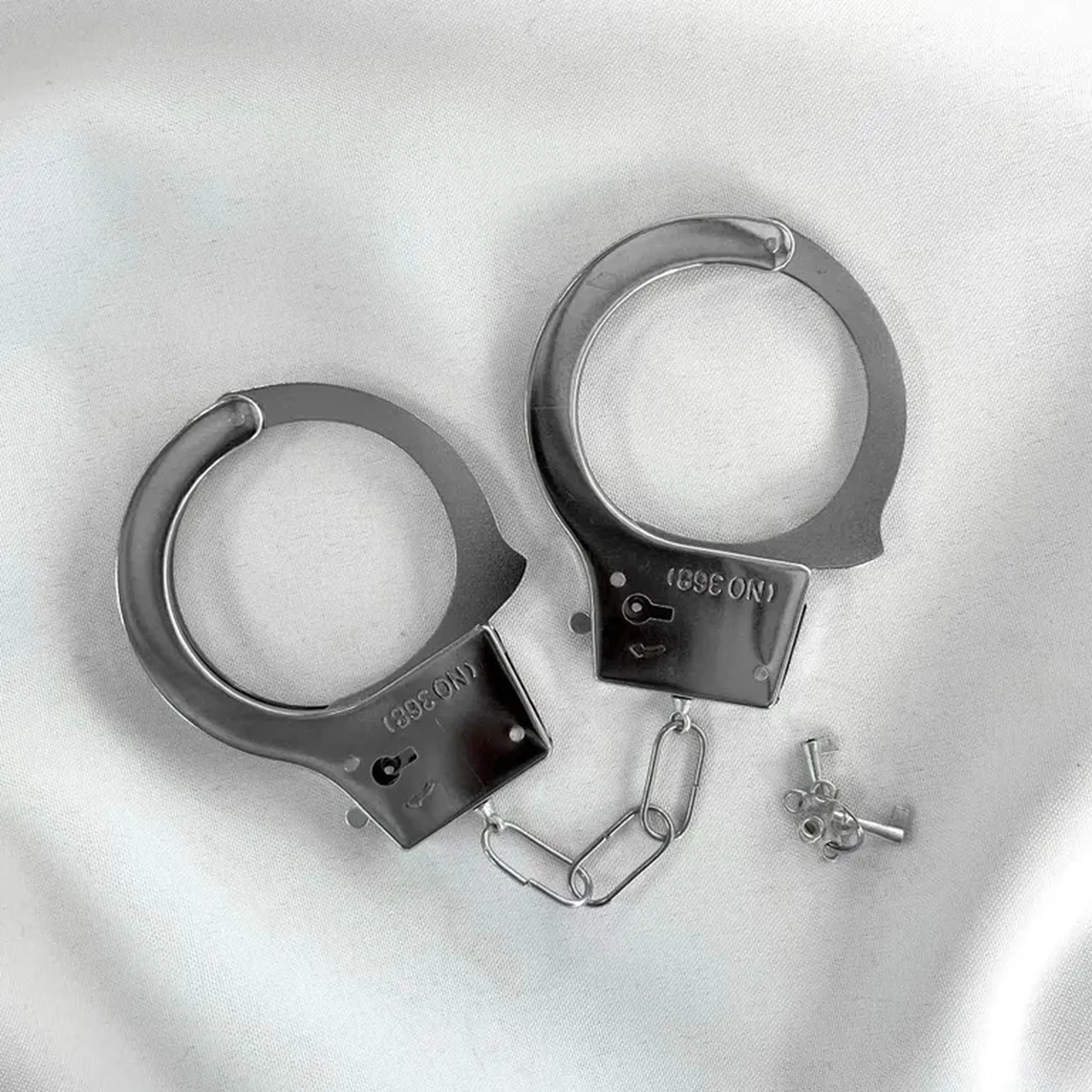 Algema de Metal Cromada Hand Cuffs imagem