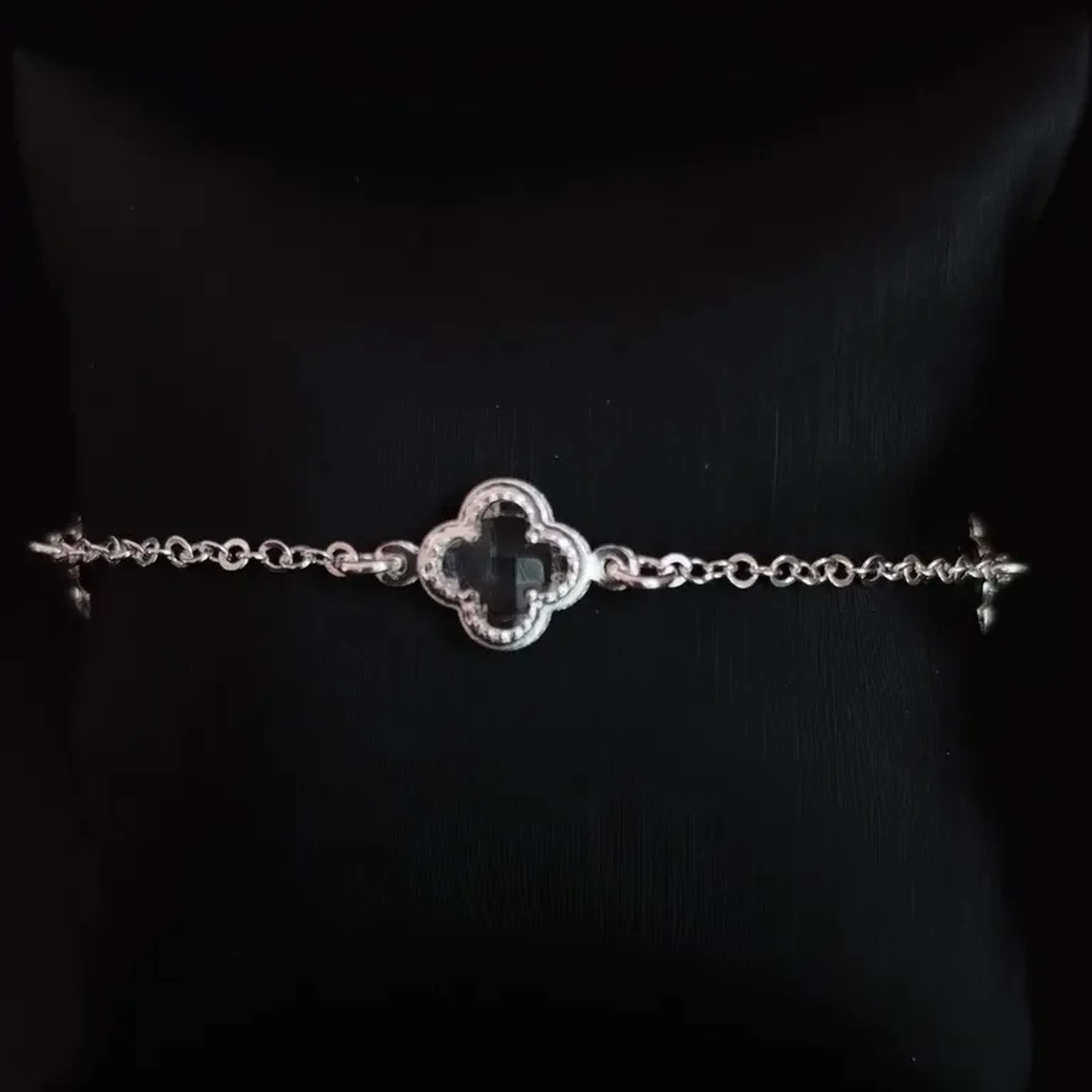 pulseira com um trevo. imagem