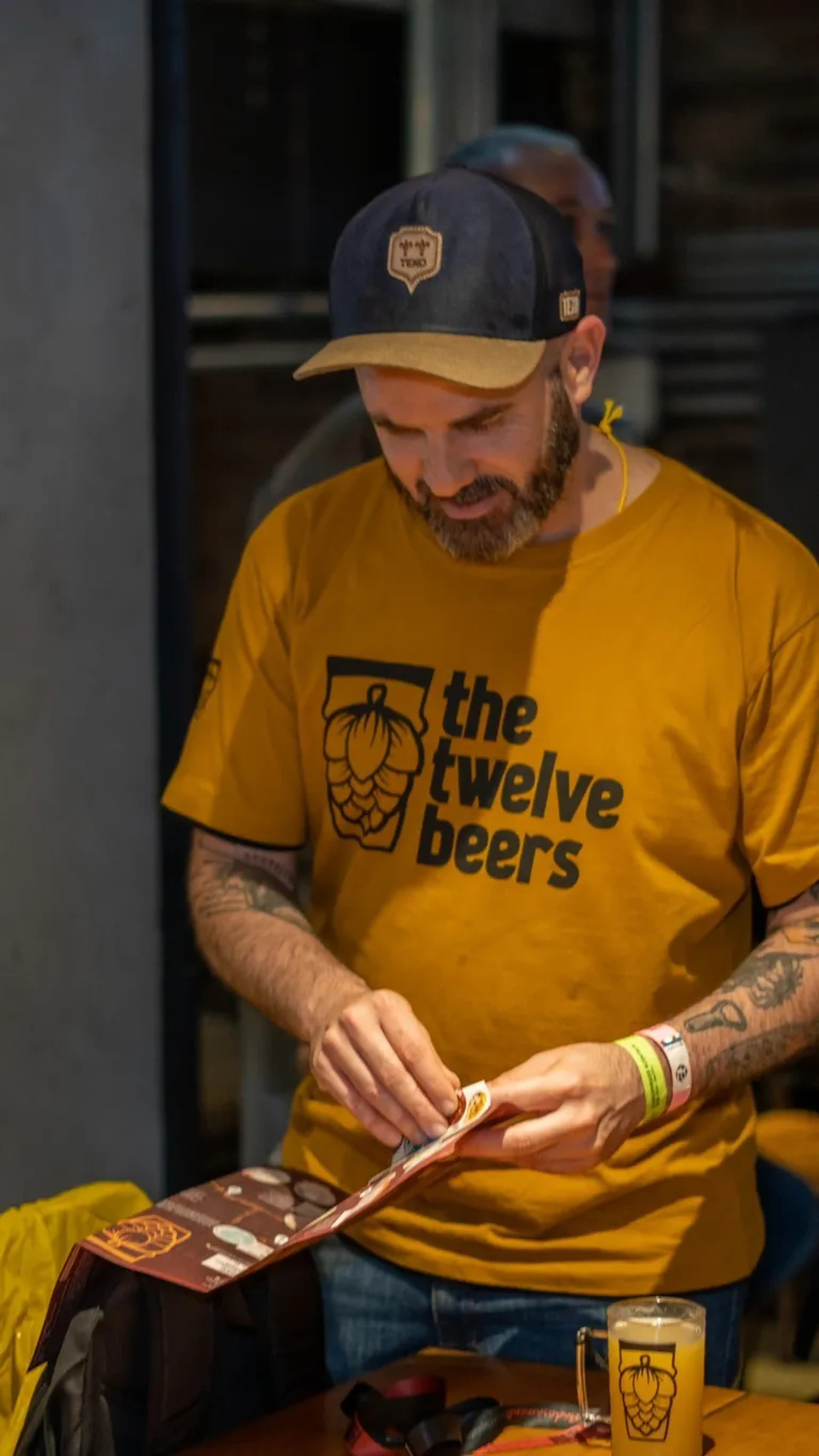 P - Camiseta Twelve Beers Mostarda - TAMANHO P imagem
