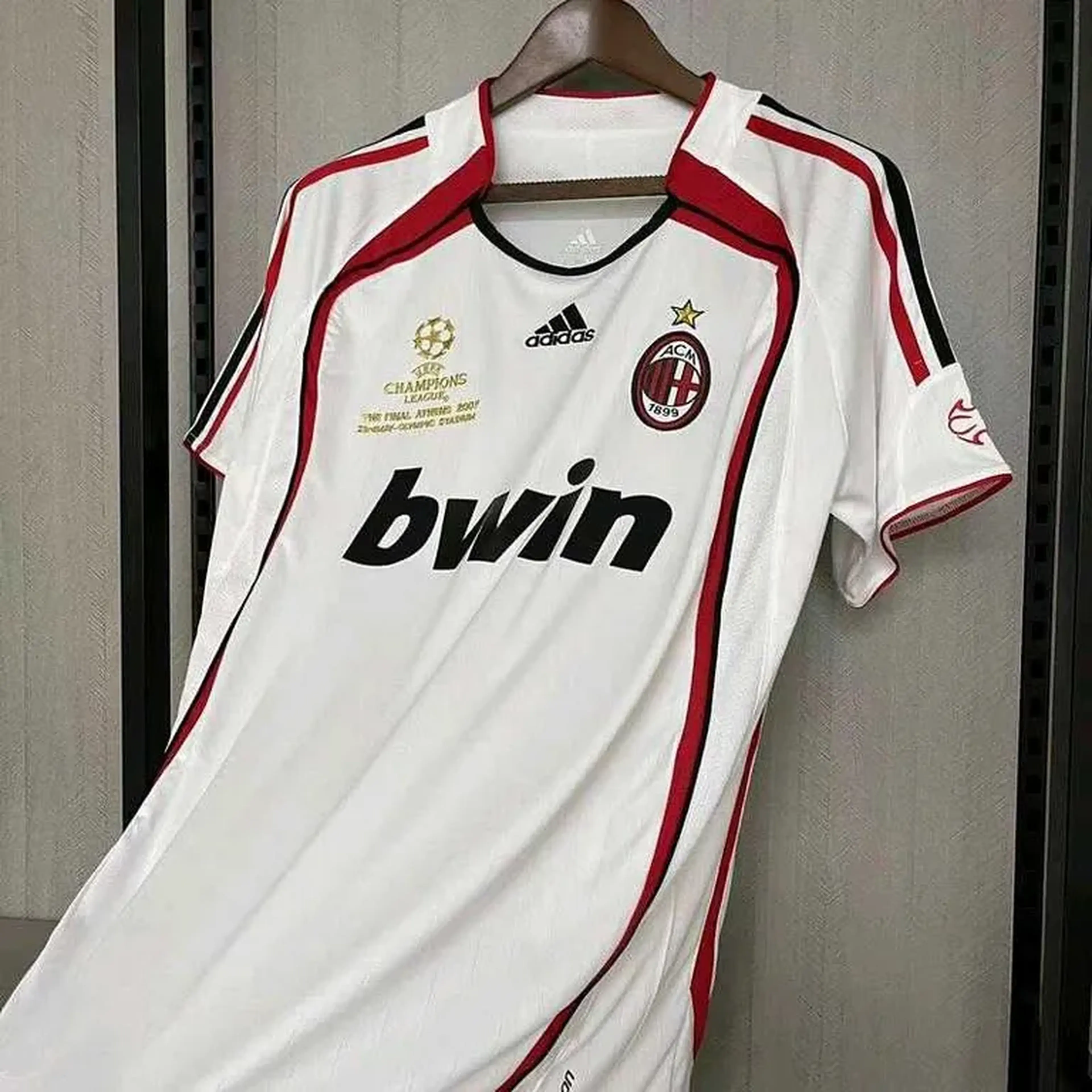 Retro 2006-07 Milan imagem