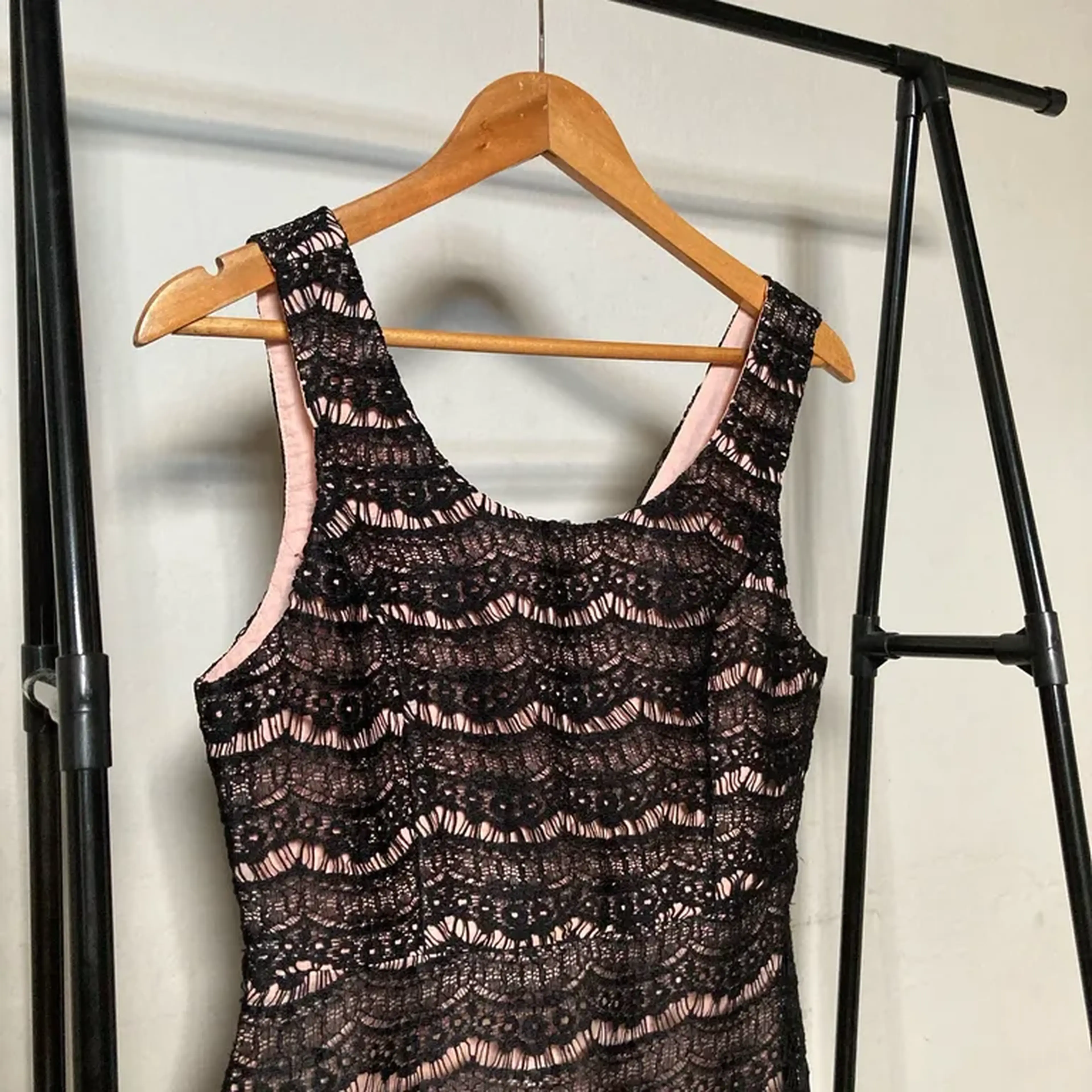 Vestido rendado preto com rosa 💕 imagem