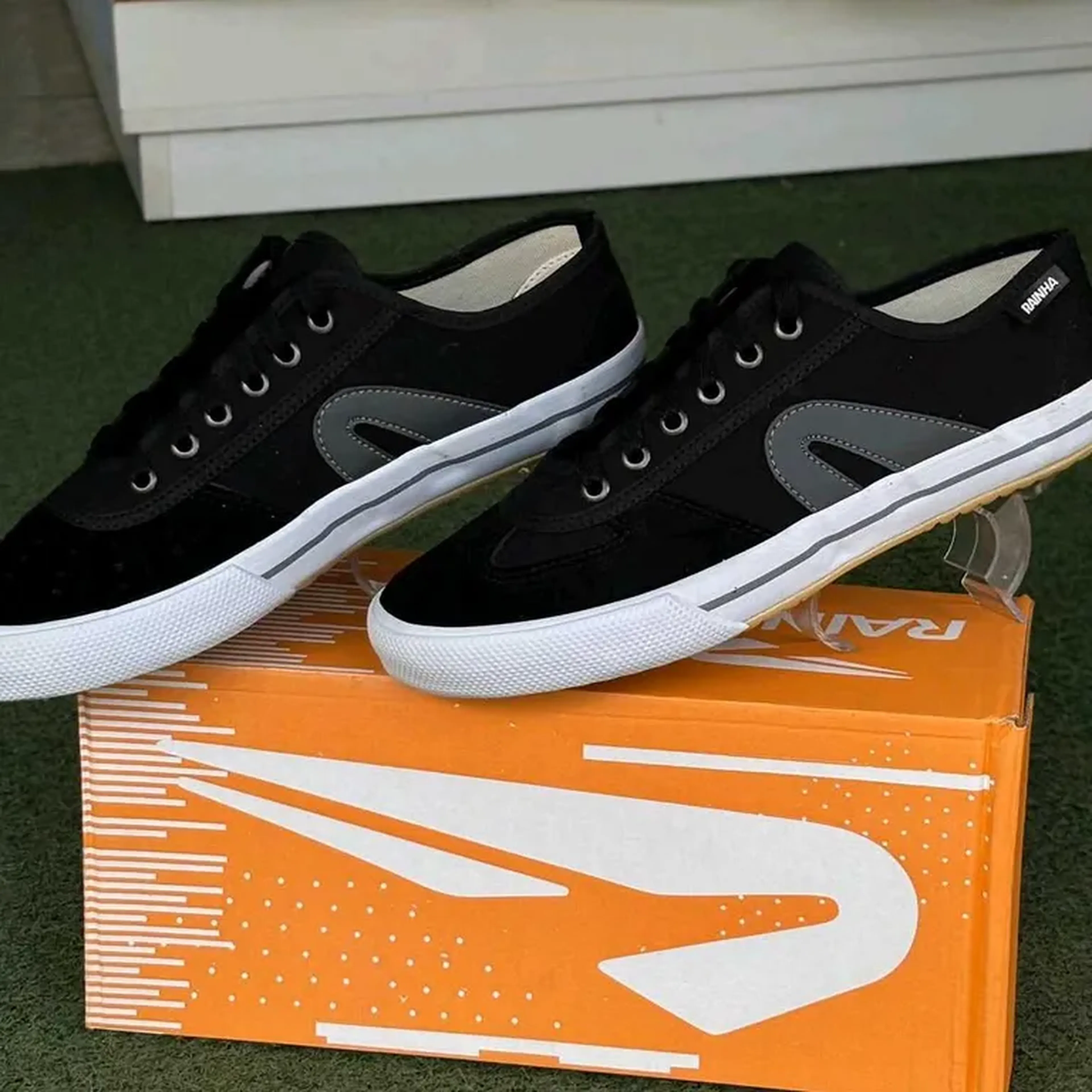 Tênis Rainha Futsal Preto imagem
