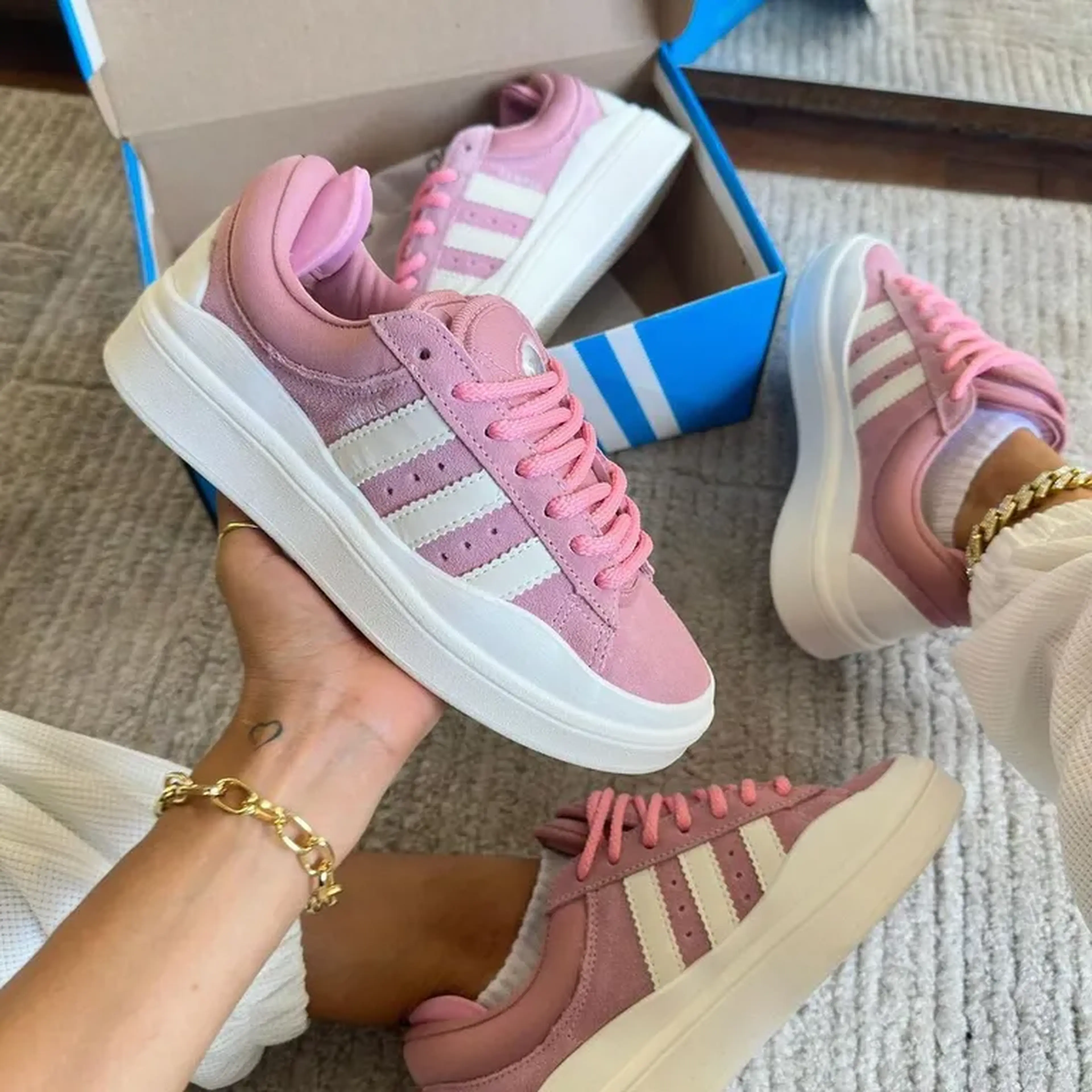 Adidas Bad Bunny Rosa e Branco Premium imagem