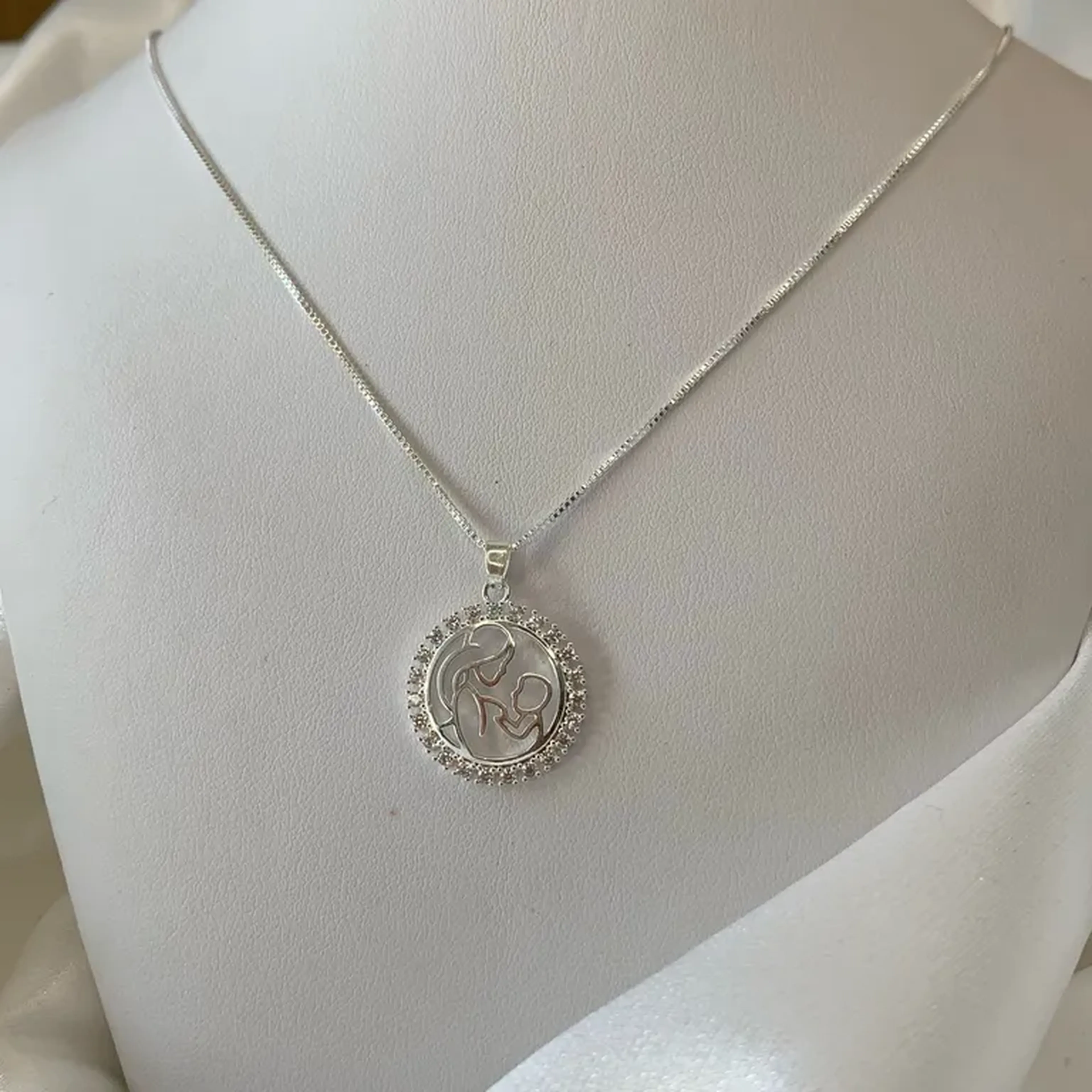 Medalha mãe e filho no banho de prata imagem