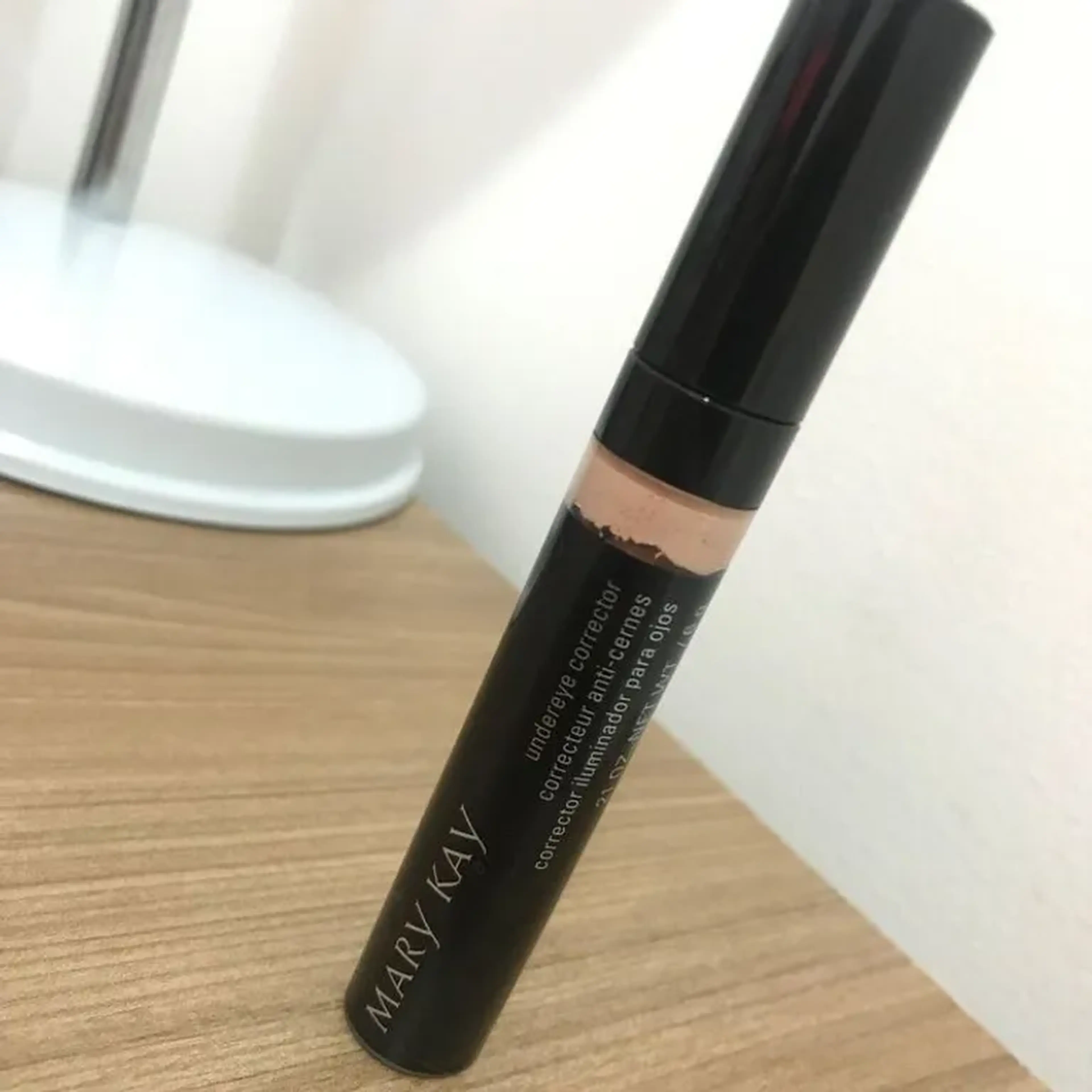 Corretivo da Mary Kay light bronze imagem