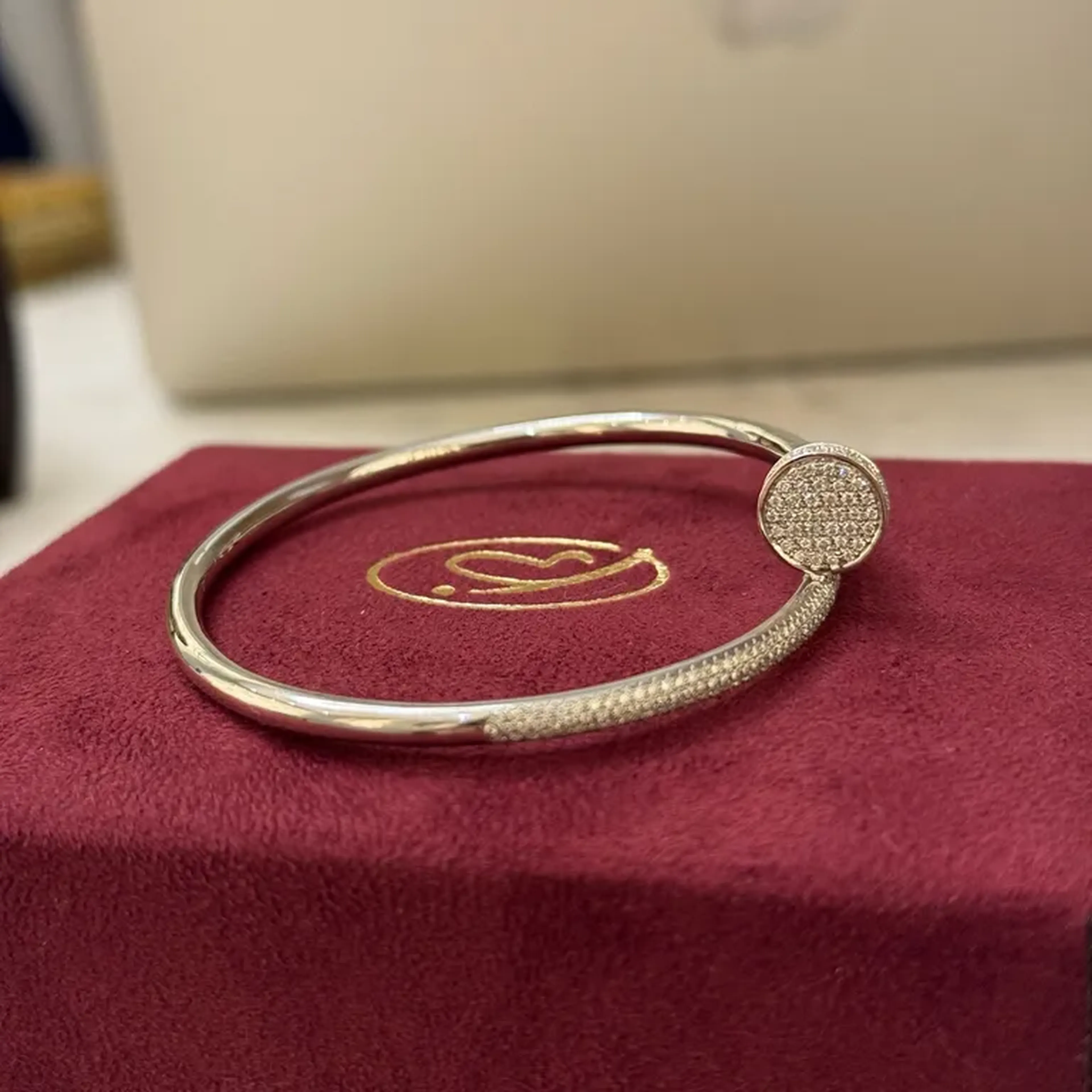 Bracelete Prego em Ouro Branco 18k imagem