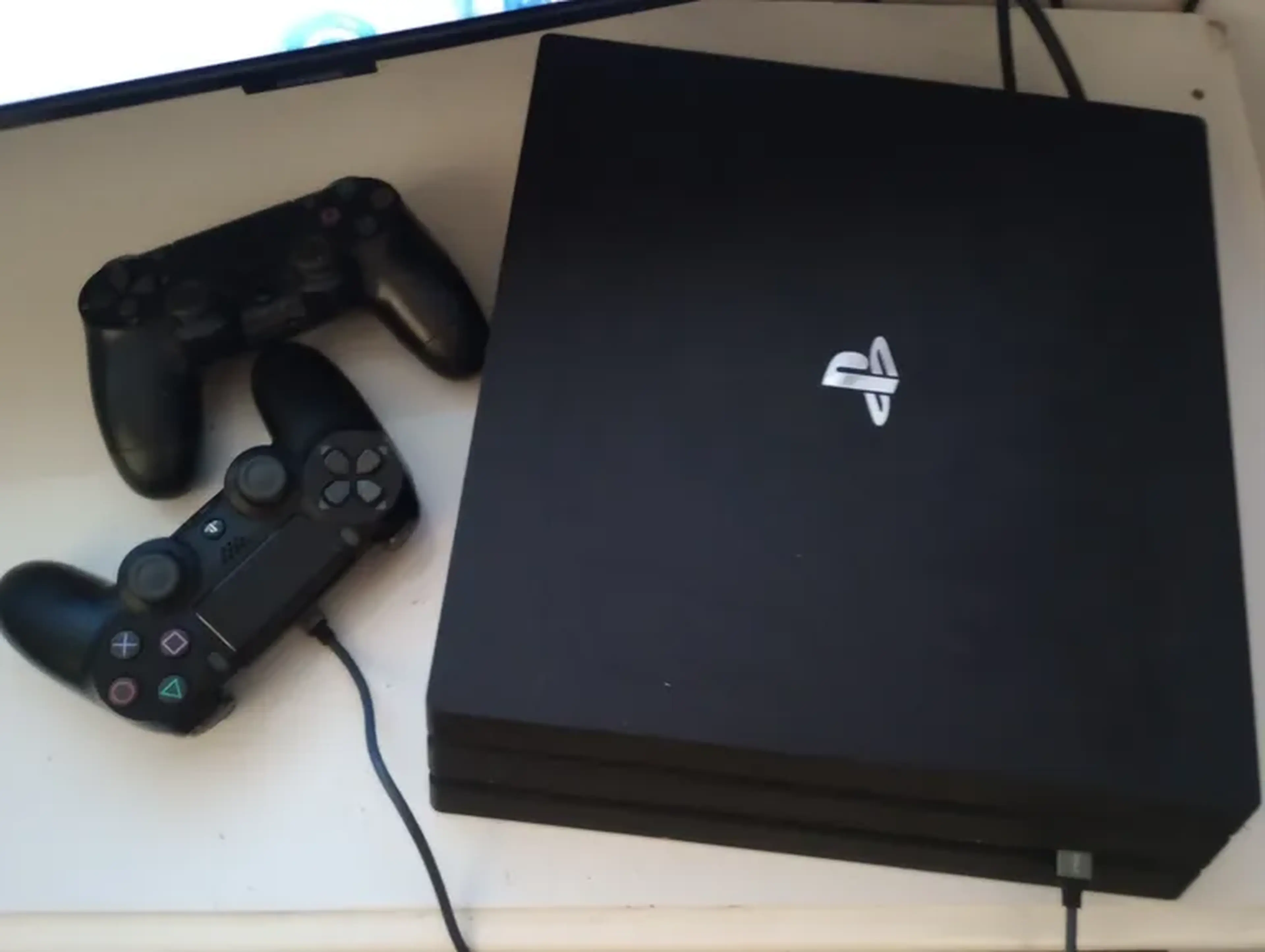 PS4 PRO | Dois controles 2 jogos. imagem