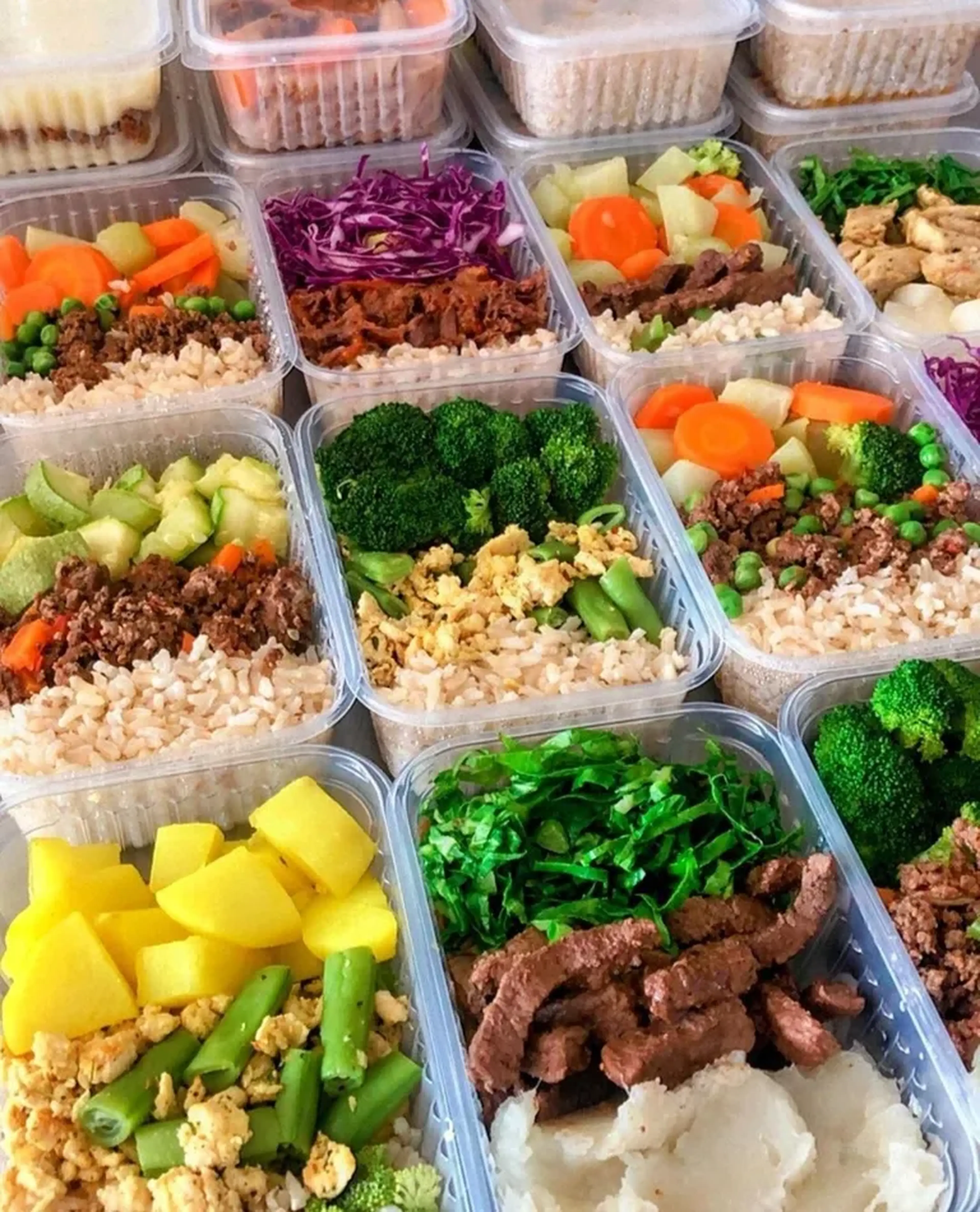 6 - Arroz, feijão, filé de frango a pizzaiolo, mrx de legumes imagem