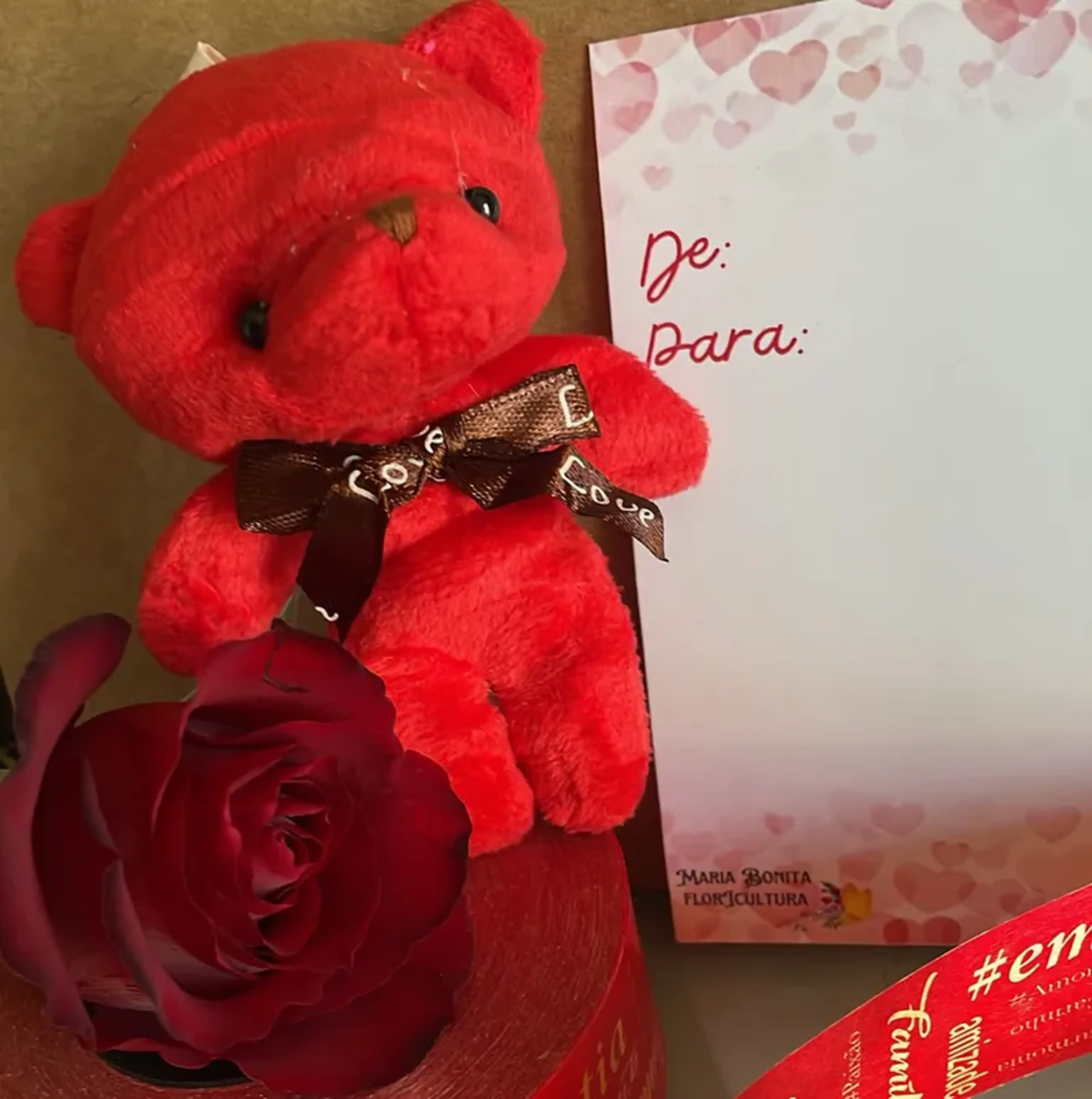 1 rosa, 1 ursinho, 1 card imagem