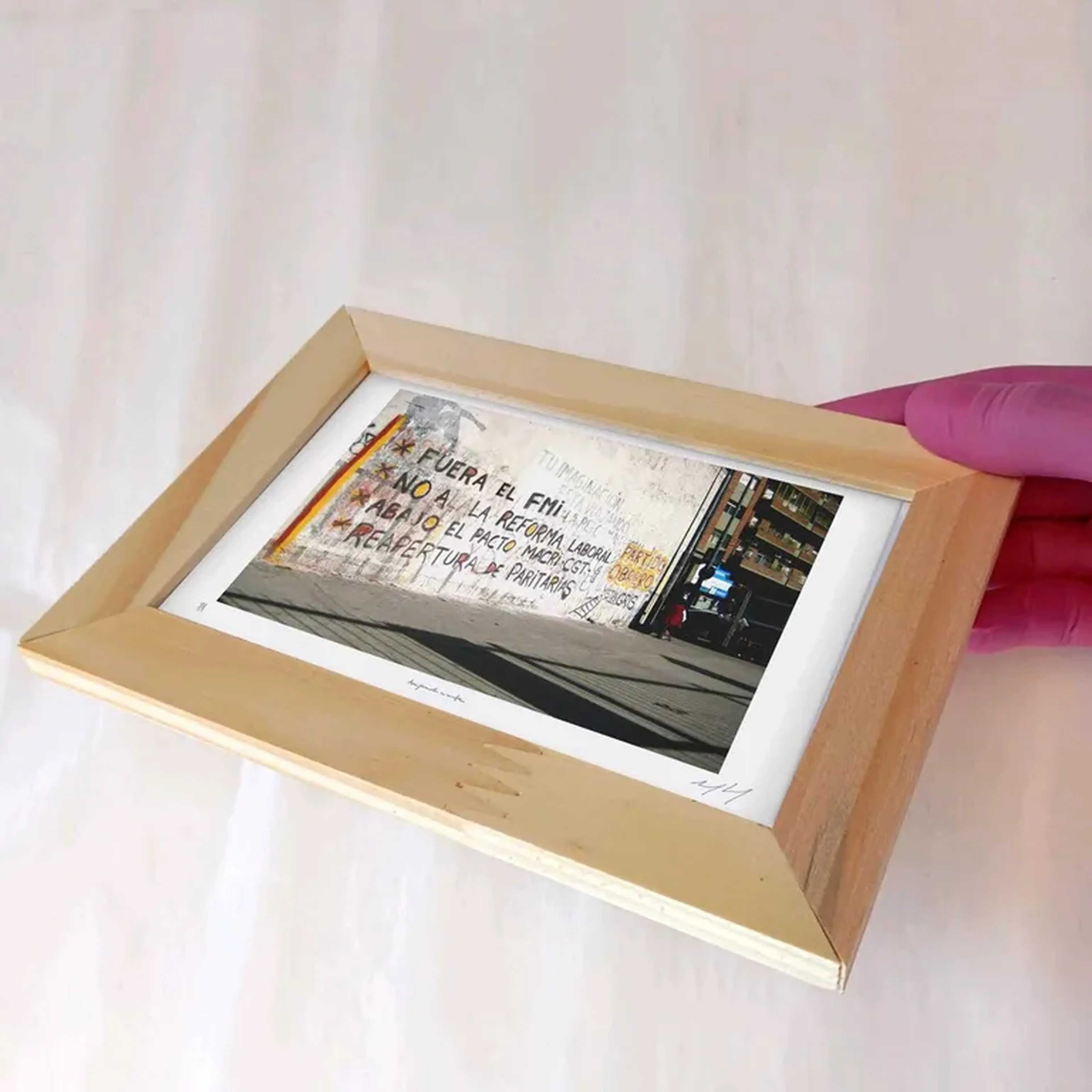 Palávoras - Fuera al FMI - 10x15 cm moldura plana imagem