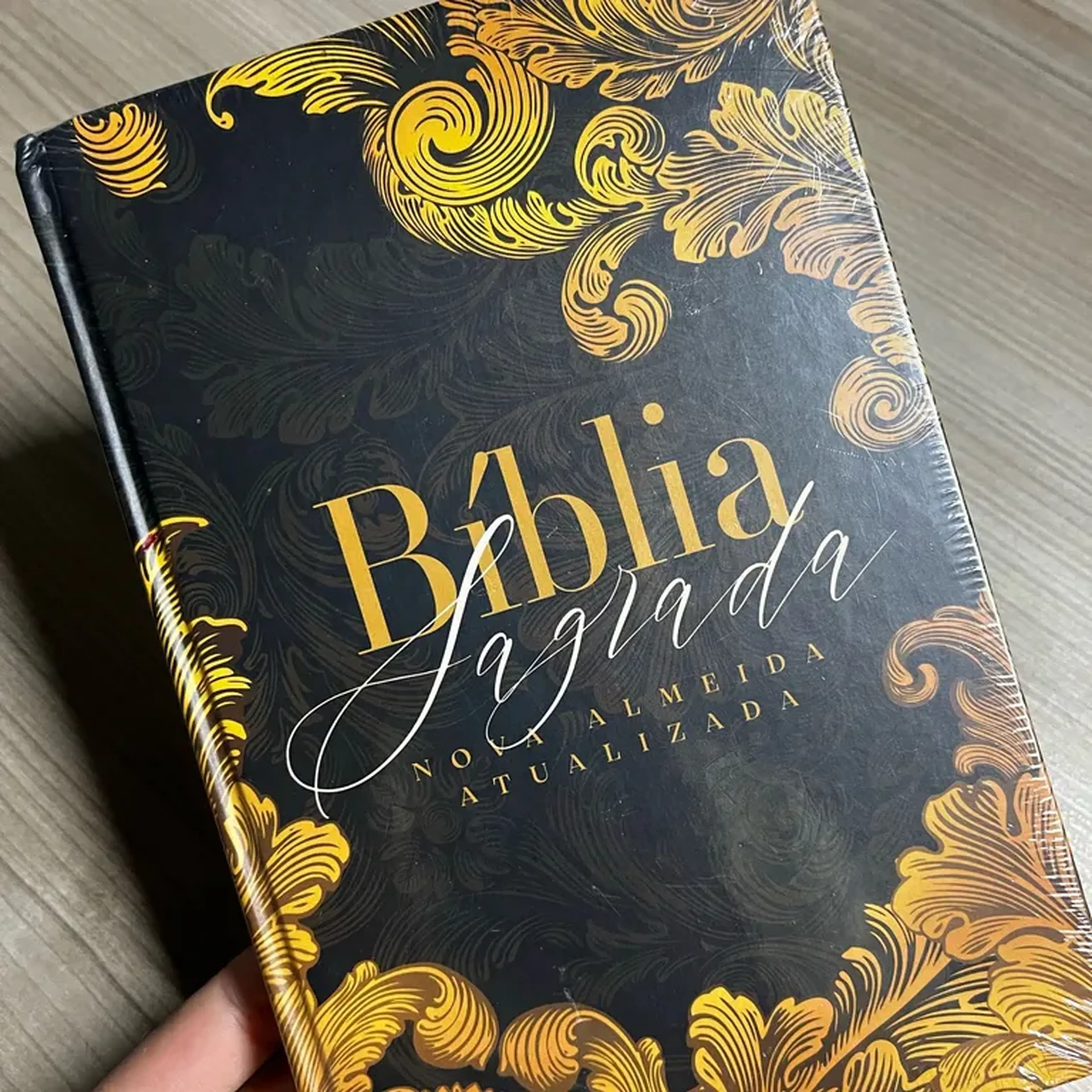 Bíblia NAA amarelo e preto imagem