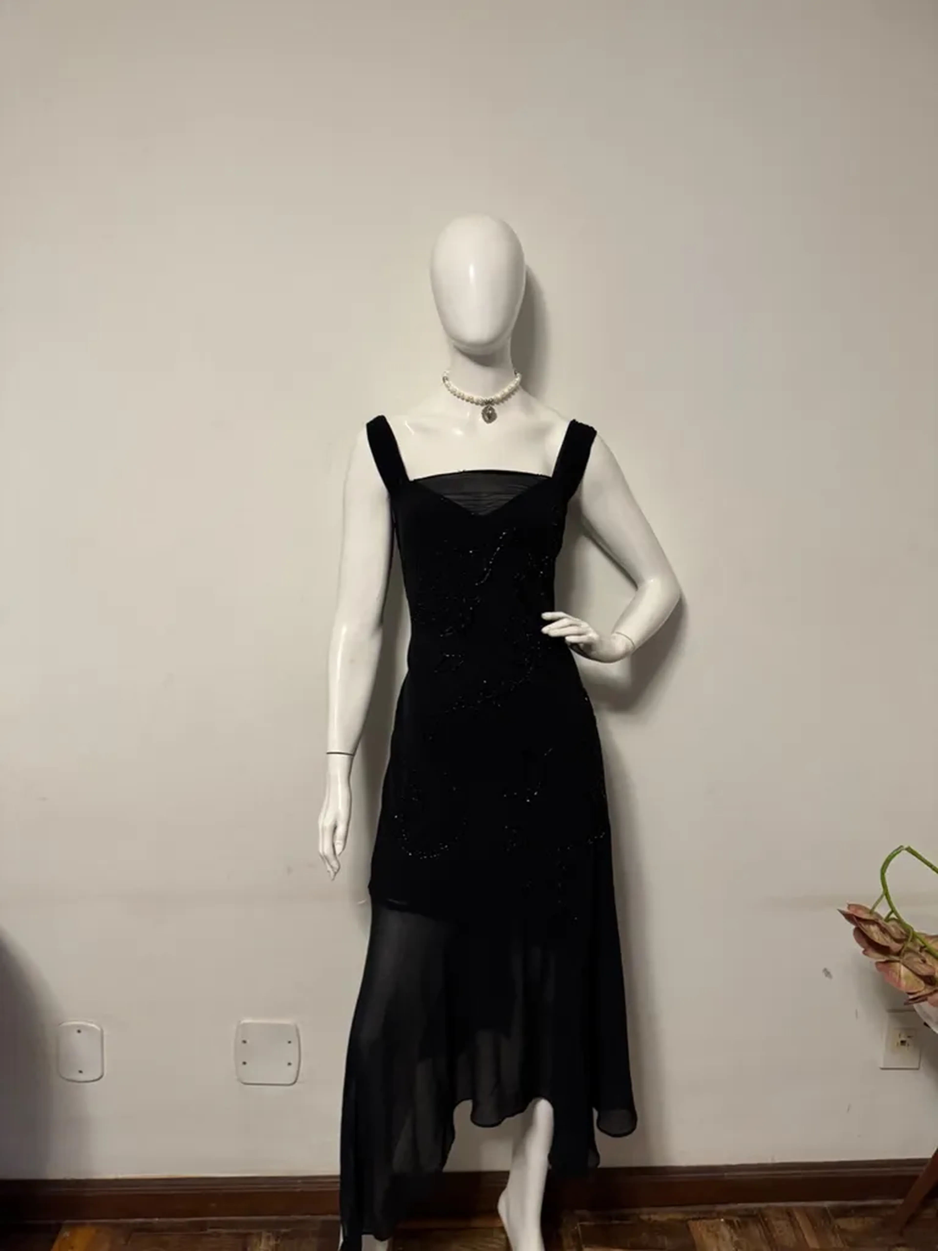 Vestido midi de festa vintage. imagem