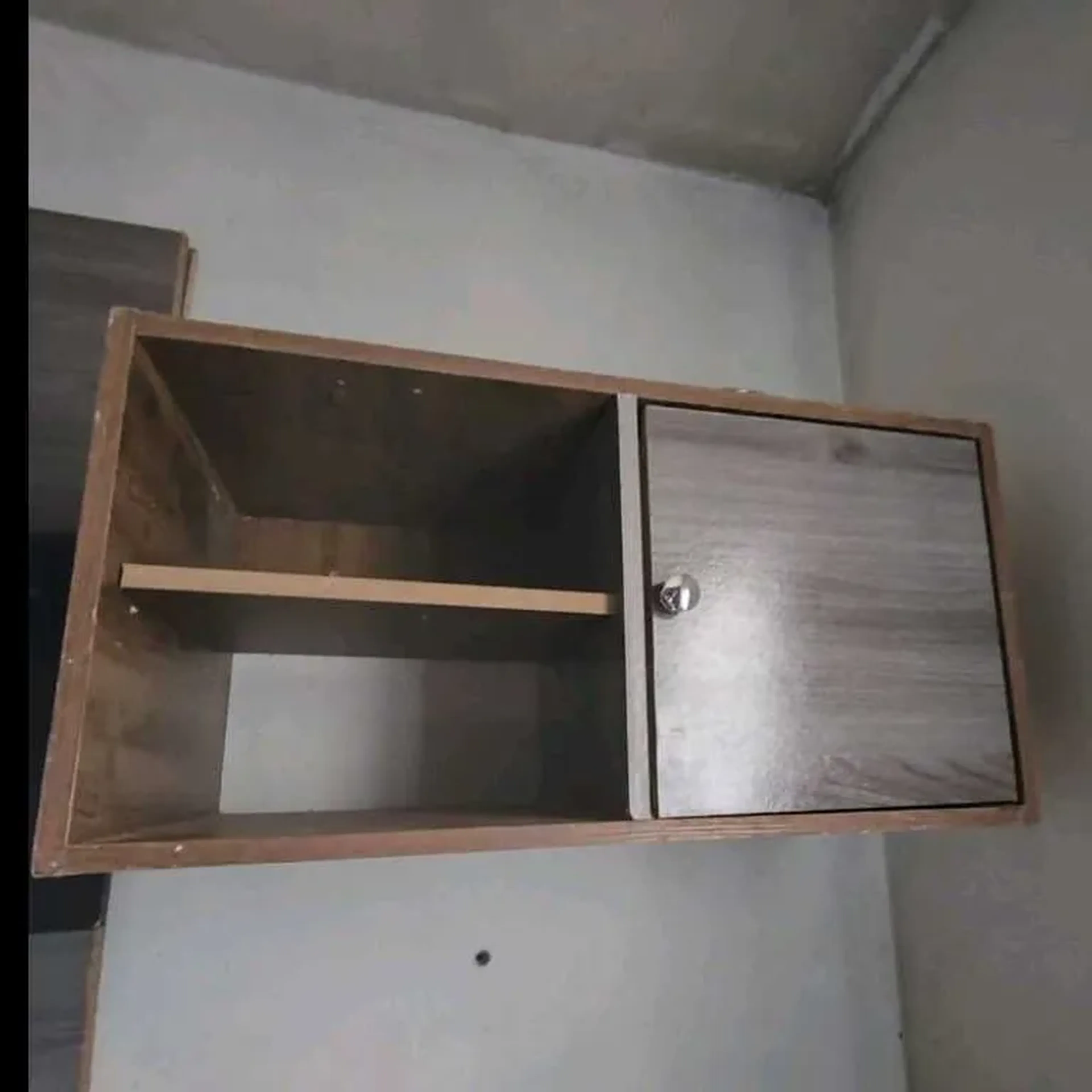Nicho de parede - Porta com freio imagem