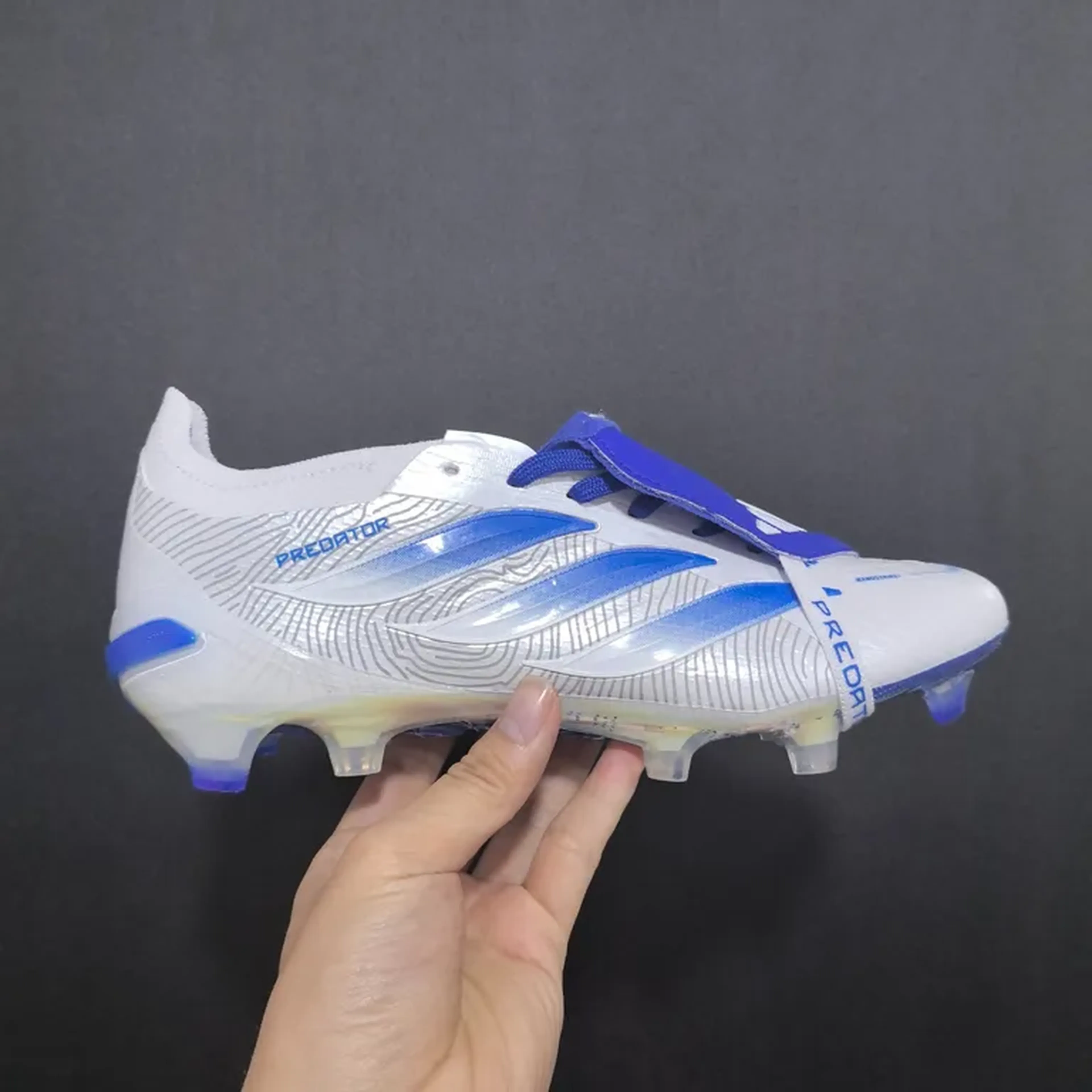 Chuteiras de Campo Adidas imagem