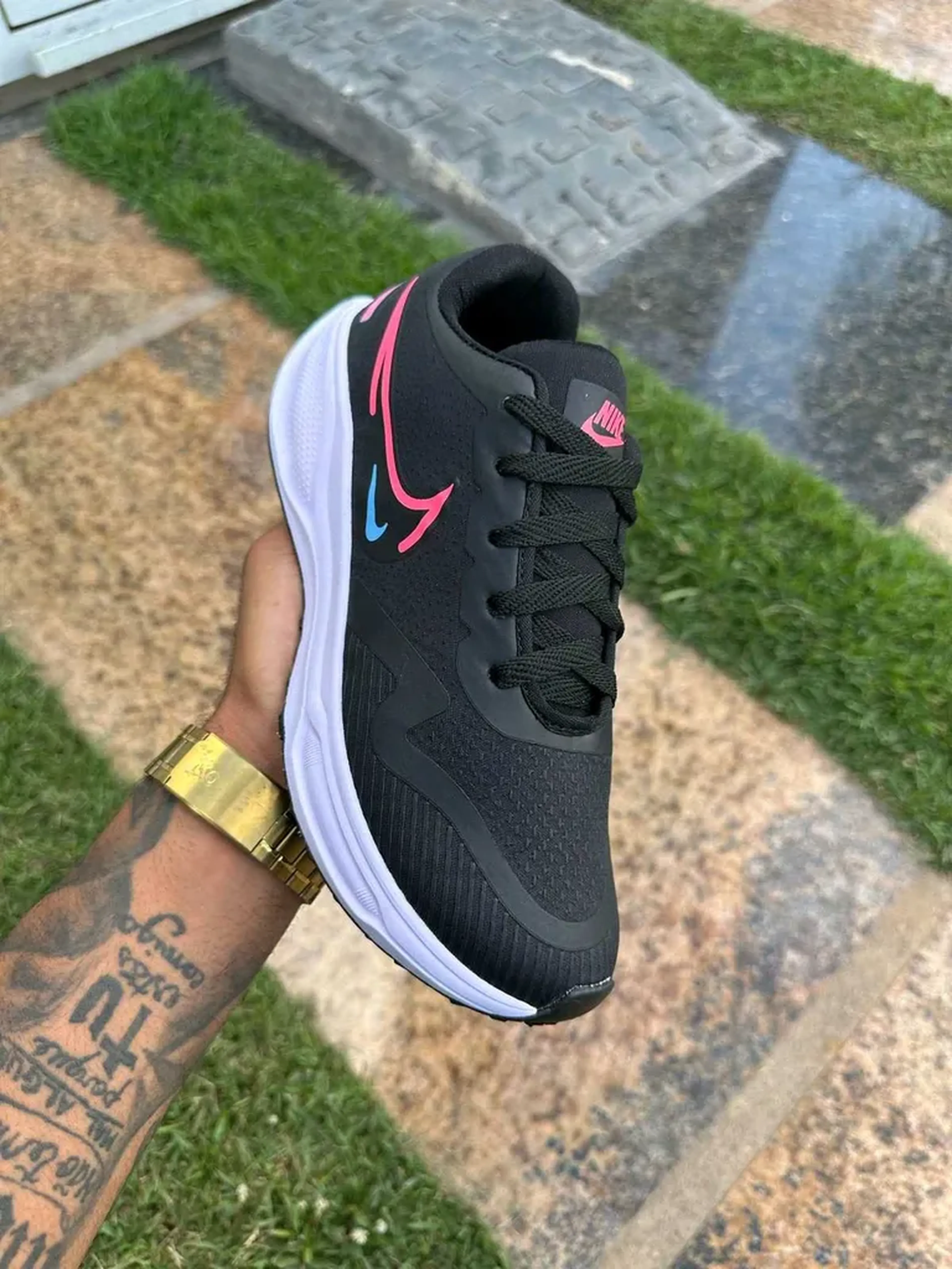 Tênis Esportivo imagem