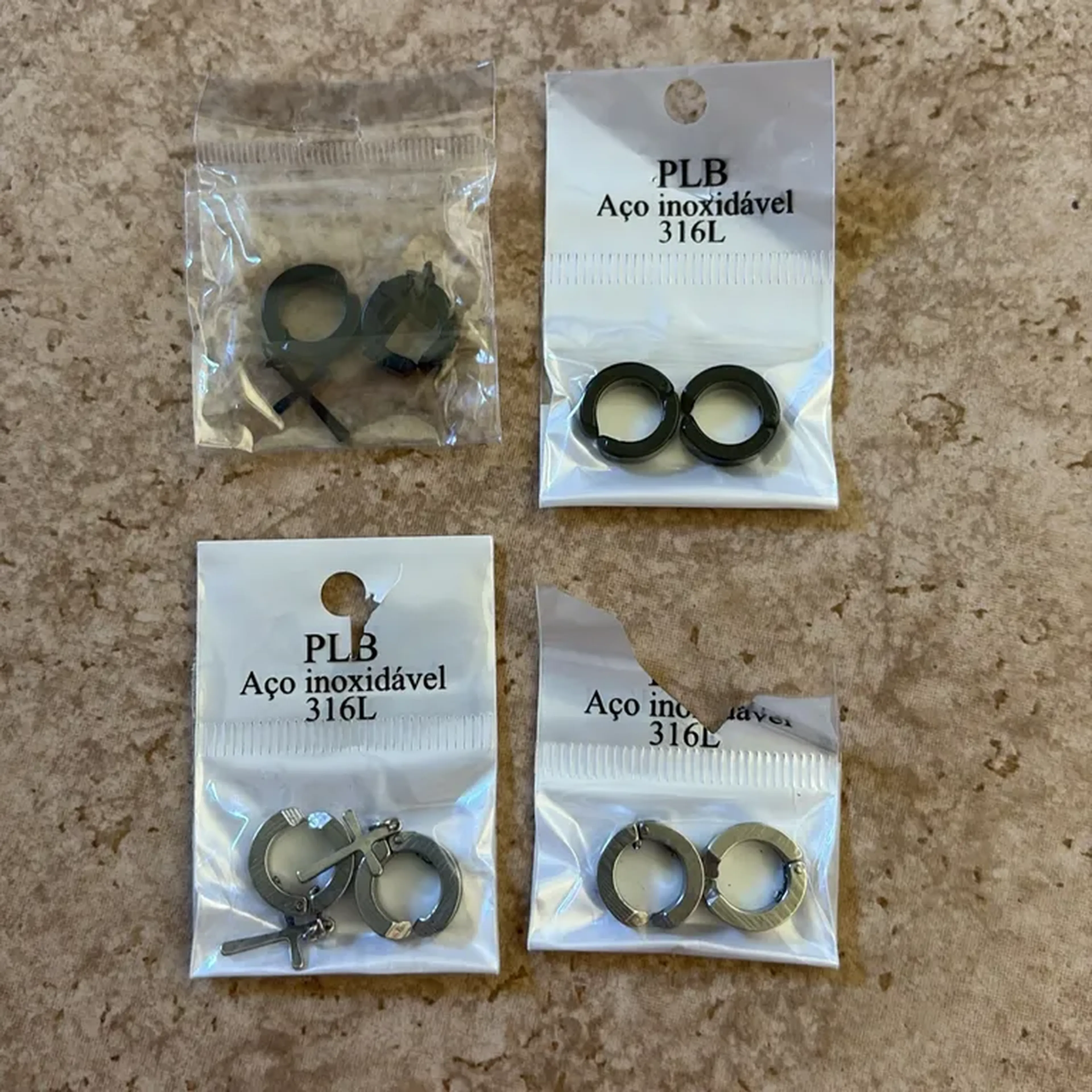 KIT 4 PARES DE BRINCO DE PRESSÃO - PRETO E PRATA imagem