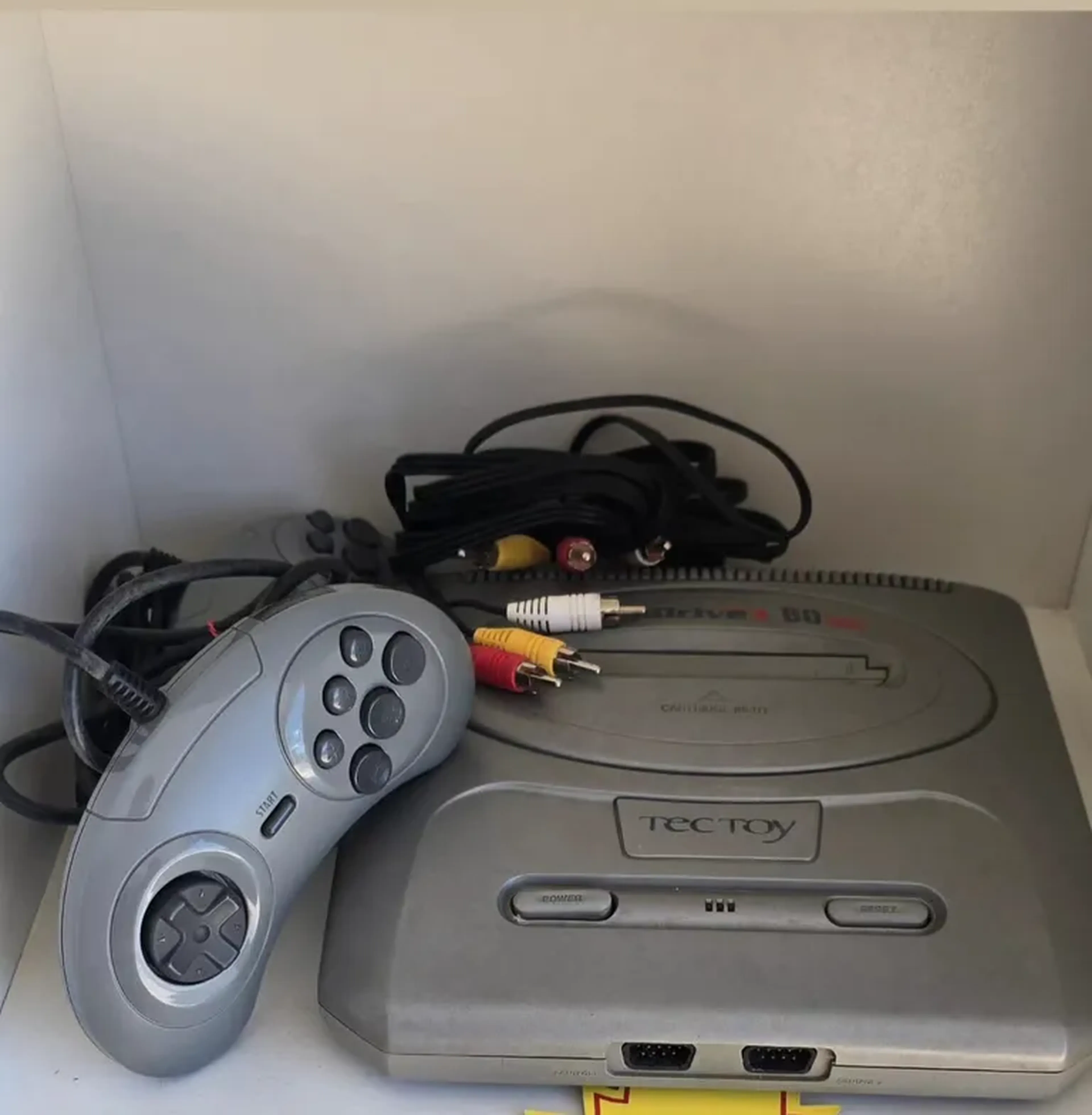 Megadrive 60 jogos com 1 controle imagem