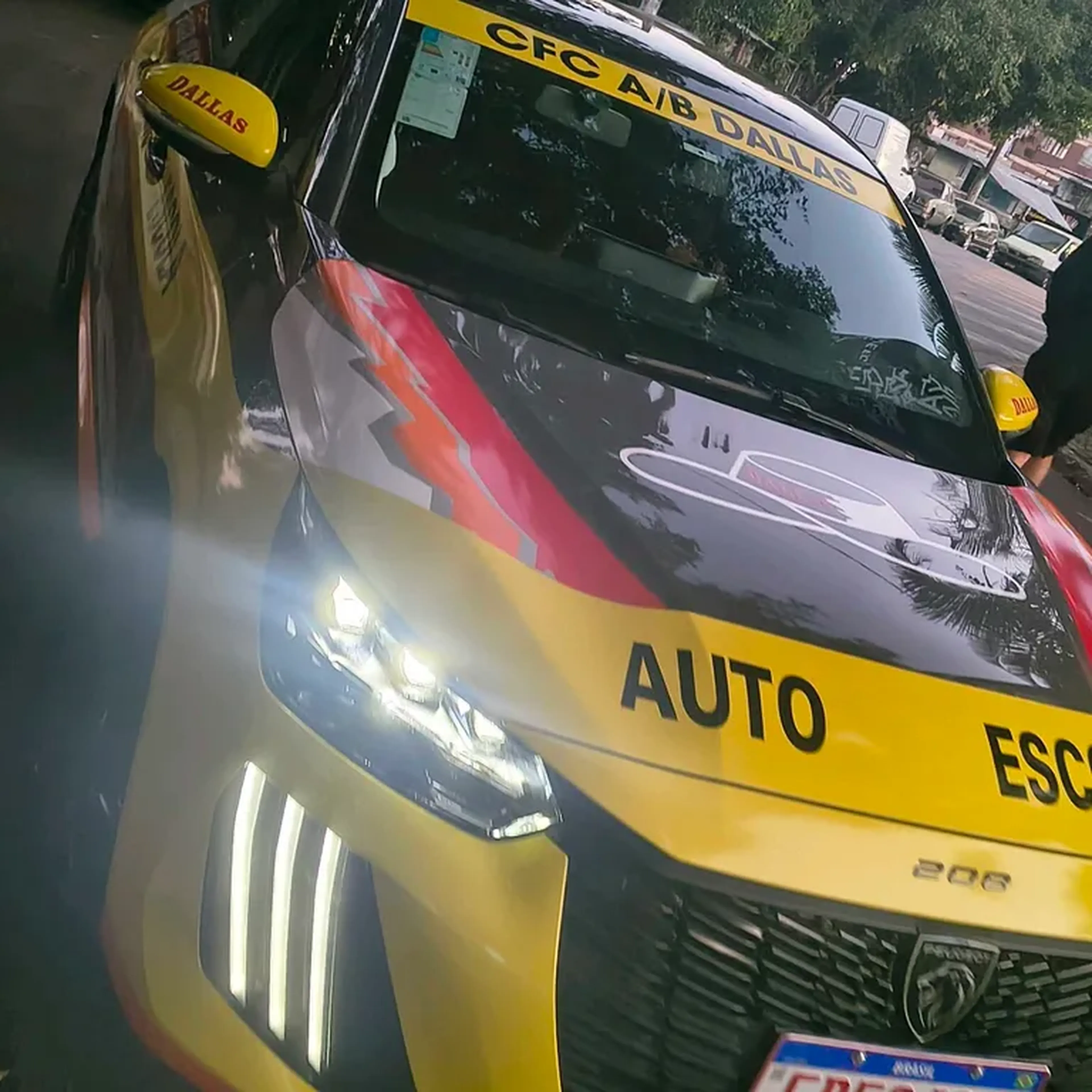 Habilitação B (carro automático) + A(moto) com 10 aulas de cada imagem