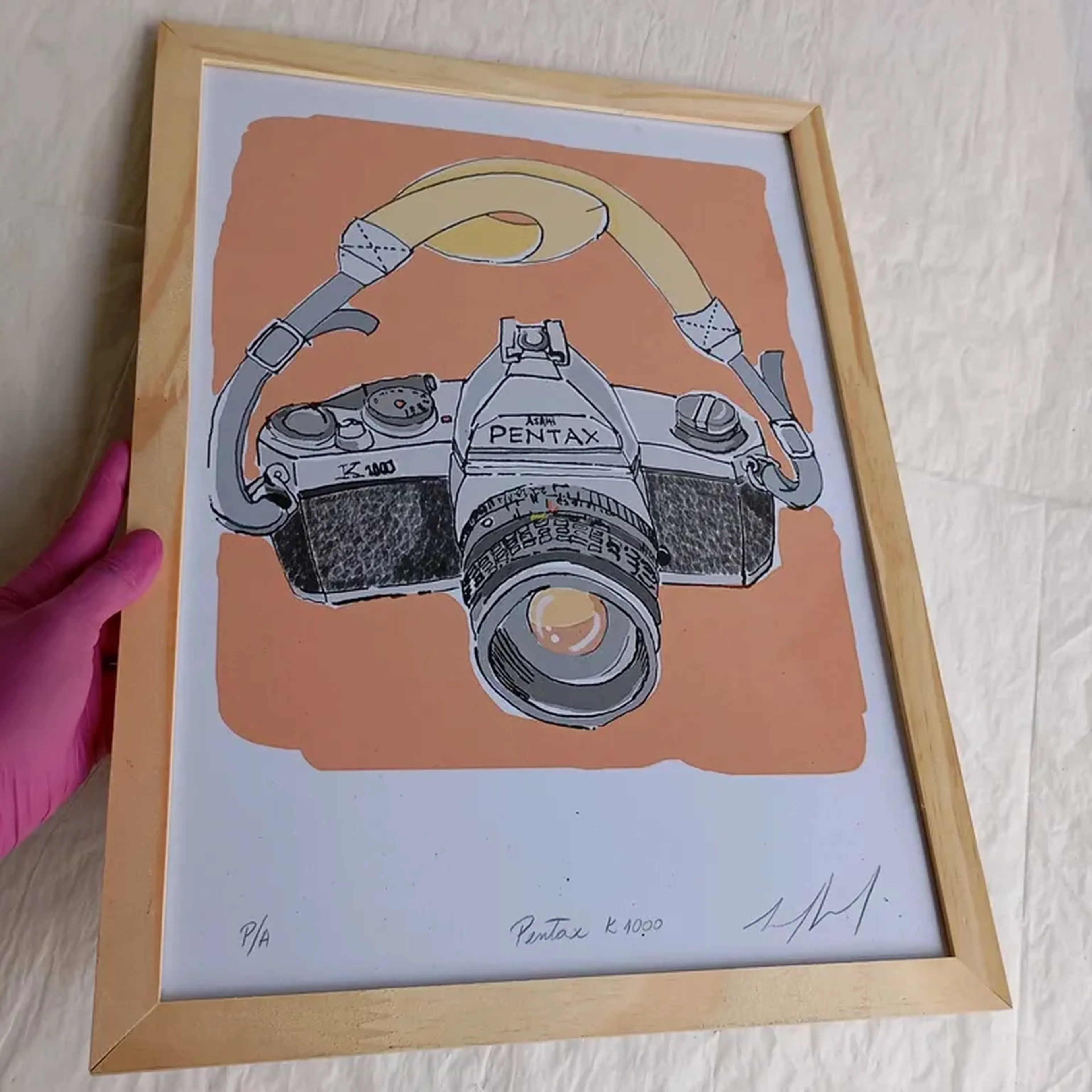 We Love Cameras - Pentax K1000 - 30x42 cm moldura plana imagem