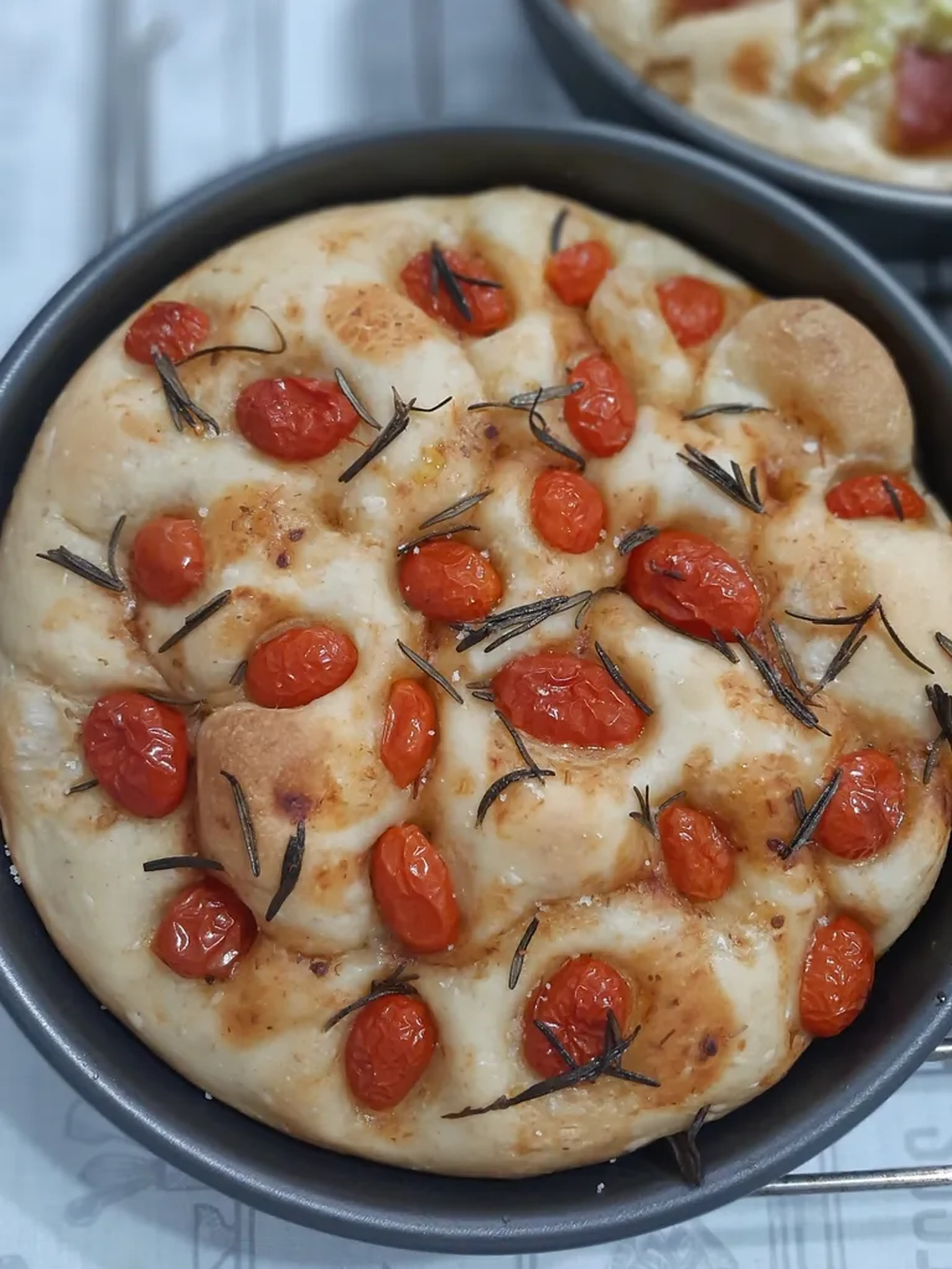 Focaccia de Tomates Cereja, Alecrim e Flor de Sal 600gr imagem