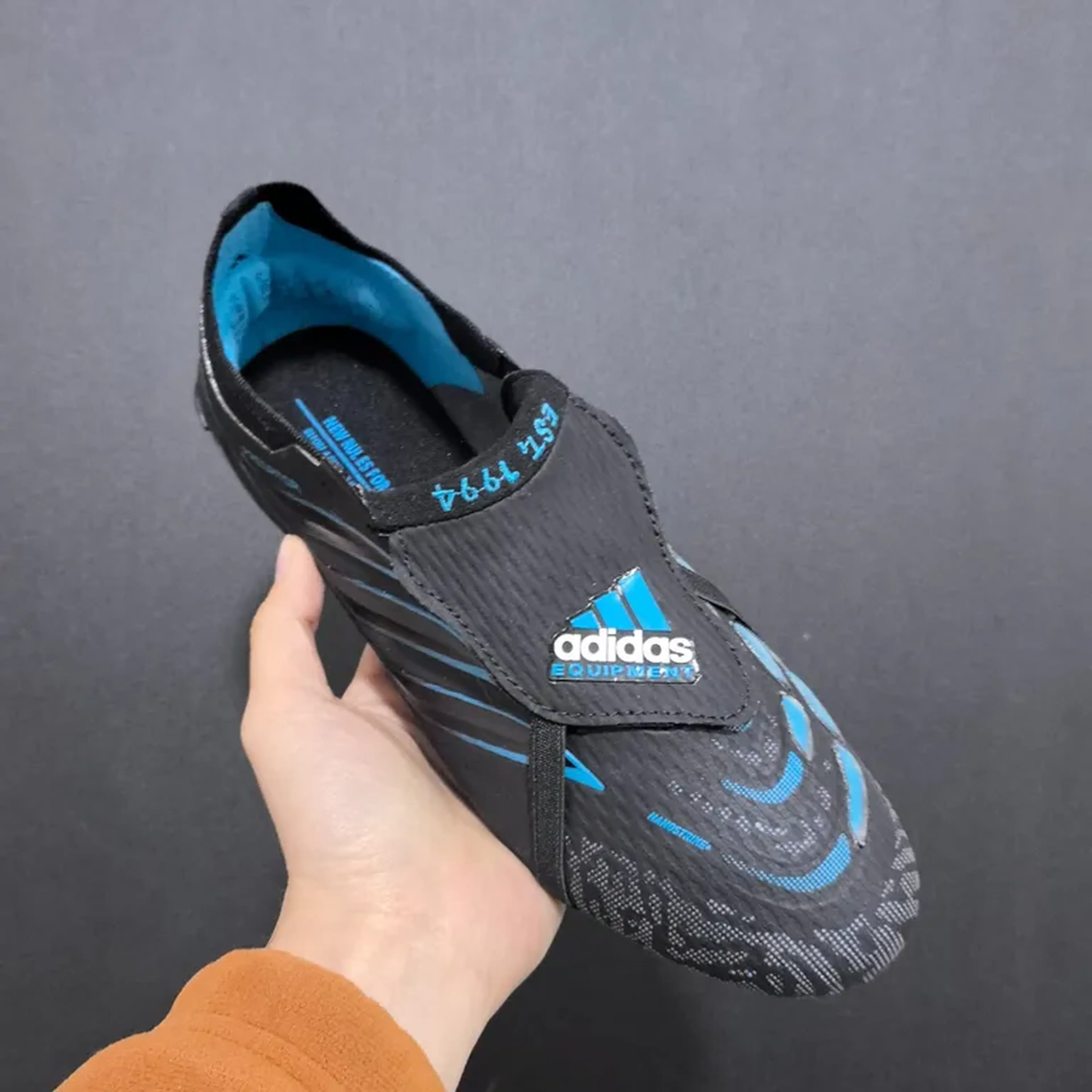 Chuteiras de Campo Adidas imagem