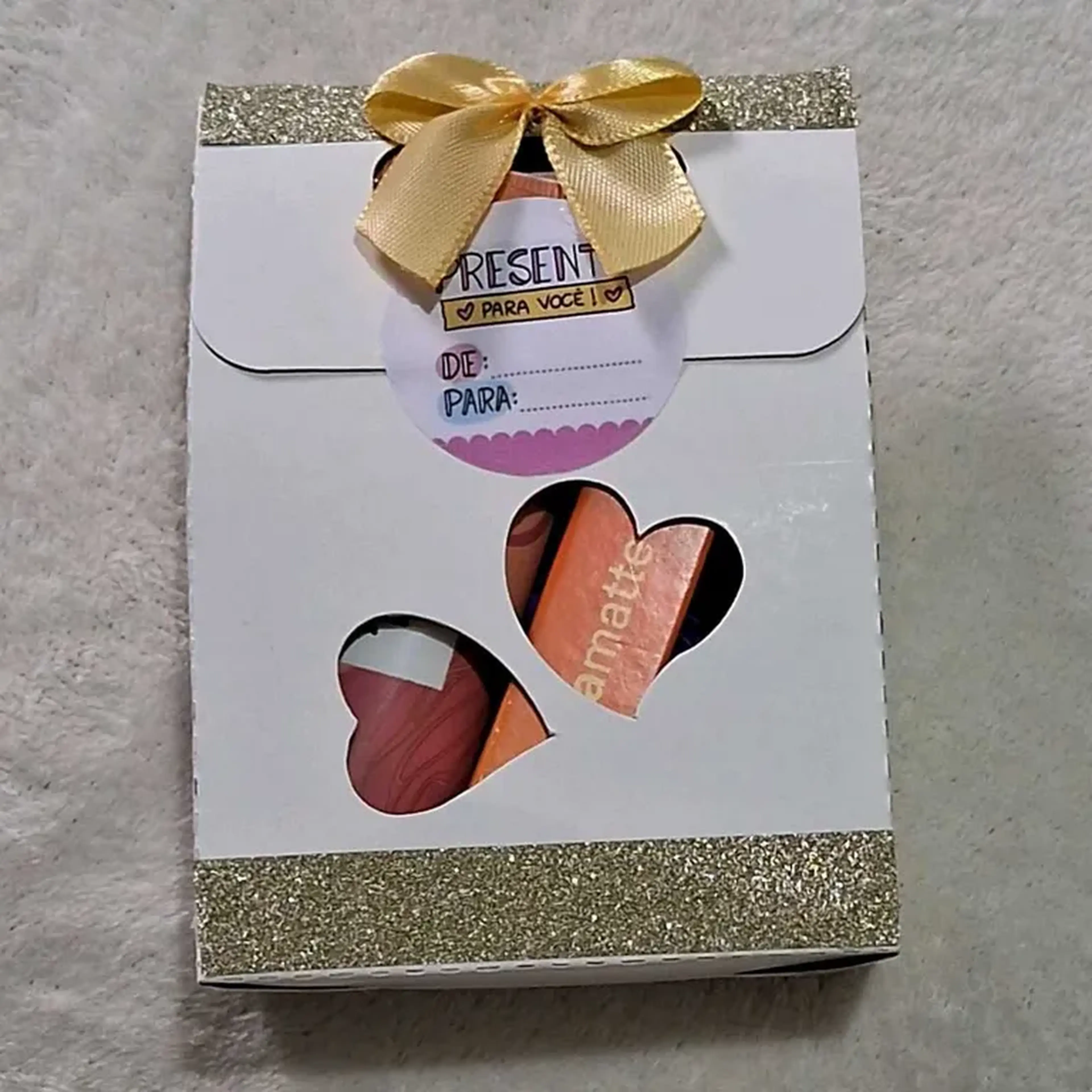 sacolinha presente hidratante de mãos e batom imagem