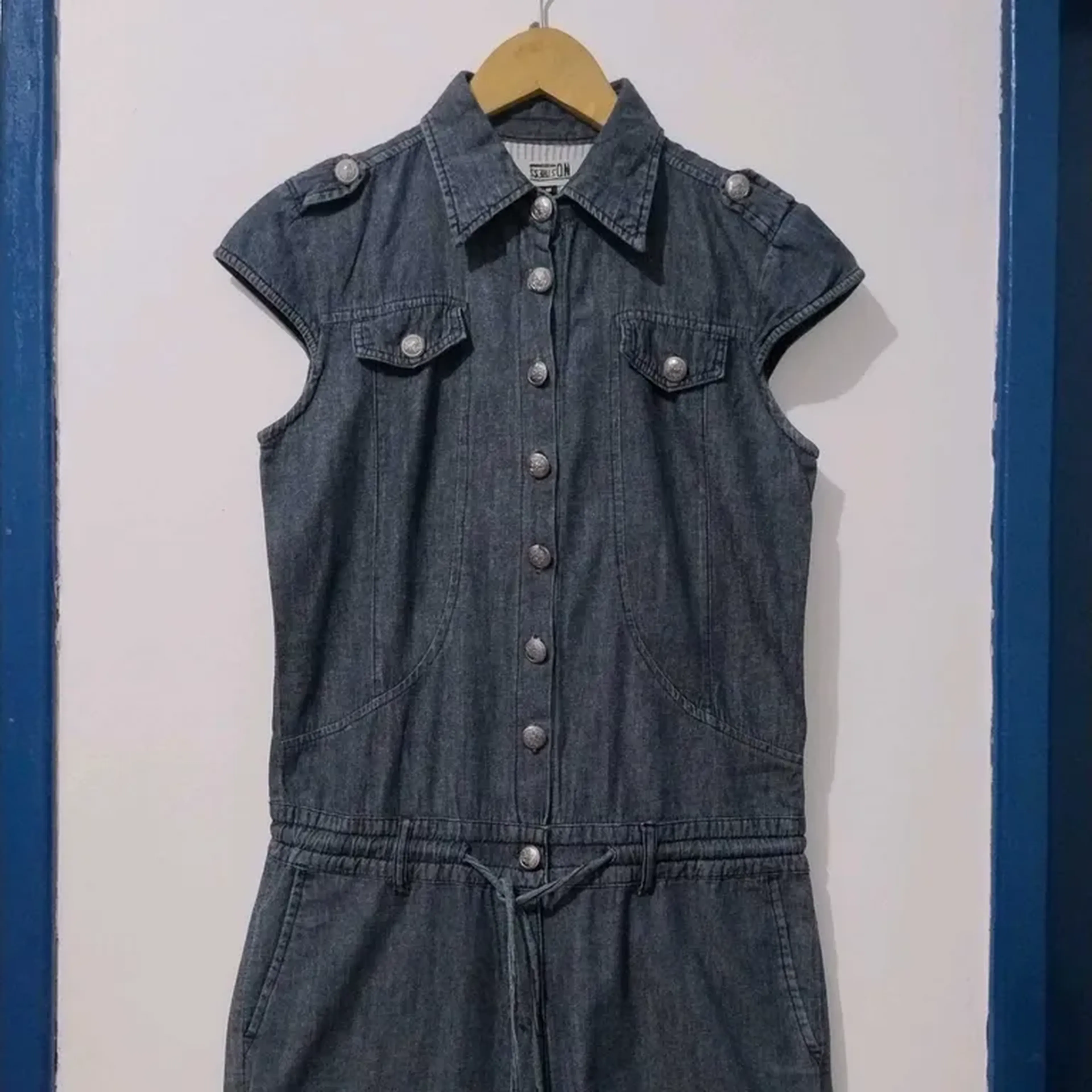 Macacão JeansDesconto: De 24,90 Por 22,41 imagem