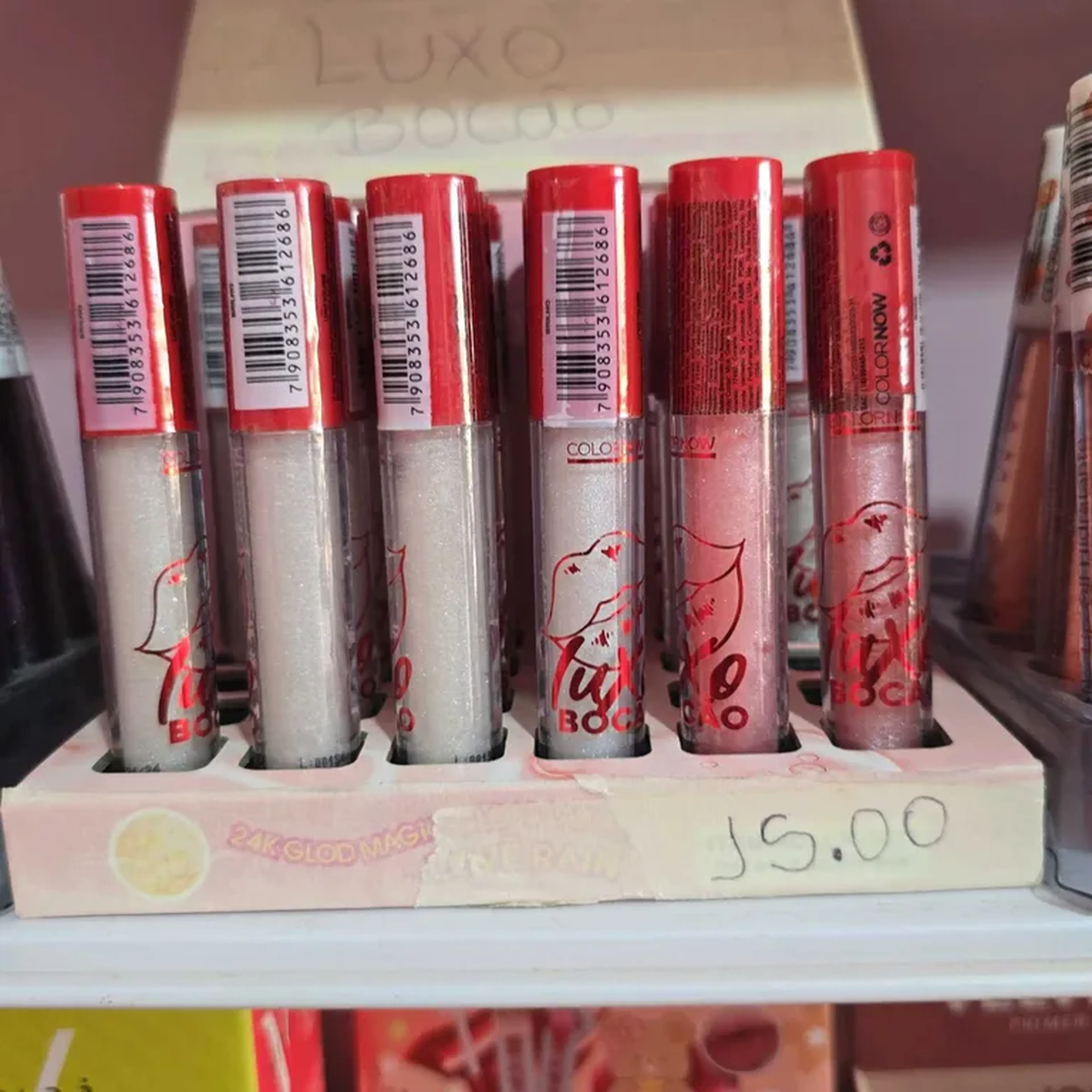 brilho labial com partículas de glitter imagem